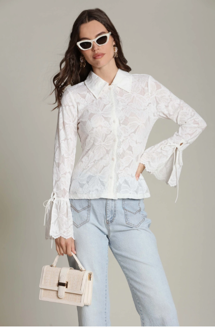 Lace Shirt Front Cuff.png