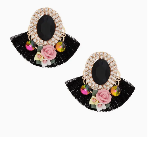 fan earring detail.PNG