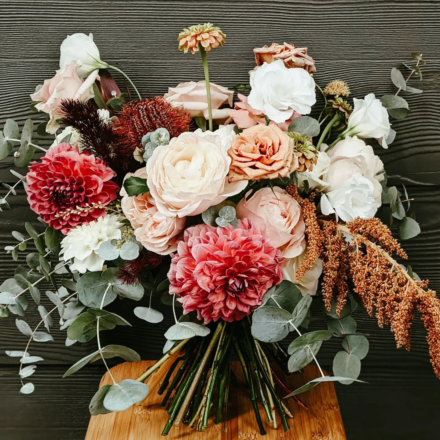 How completely fabulous is autumn 🍂🍂🍁🍄🏵️

I'm in 💕

#iheartflowers #melbourneflorist #weddingbouquet #autumnwedding #weddingflowers #bridalbouquet
