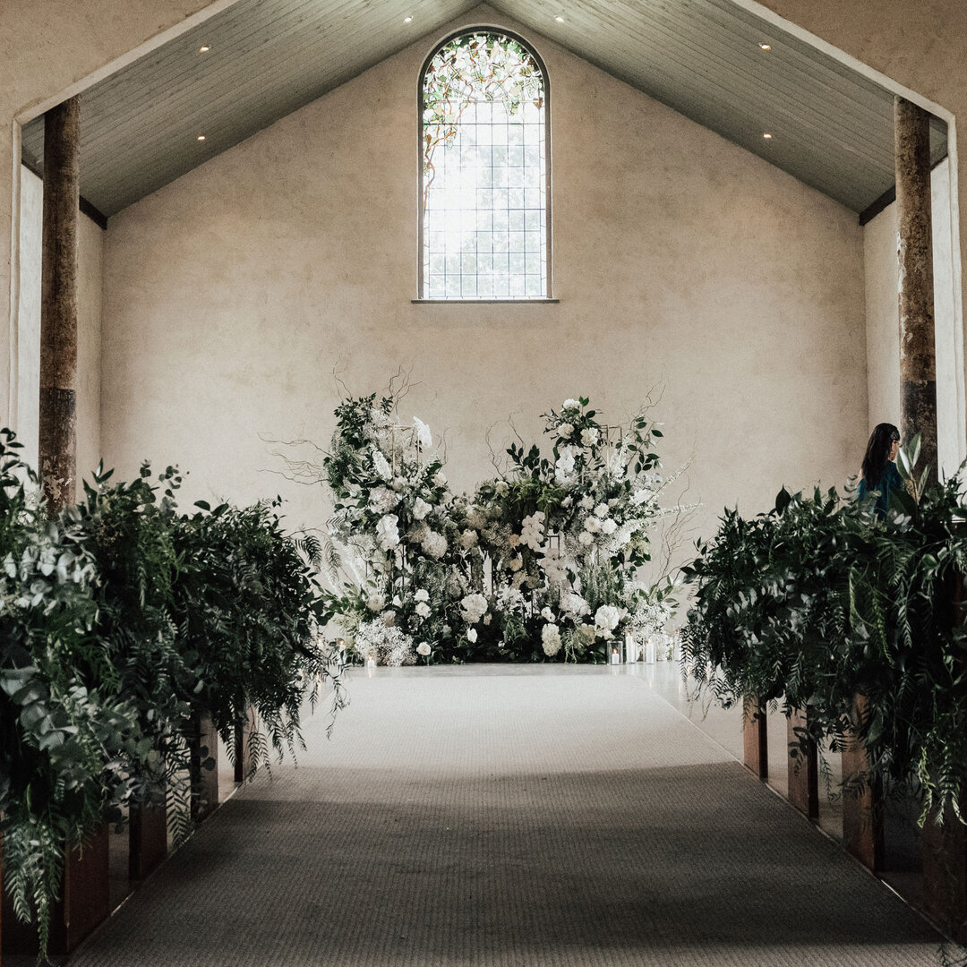 A show stopping ceremony backdrop always at @stonesoftheyarravalley​​​​​​​​
A classic white and green flower bomb for Susanna and Jason. Traditional with a side of wild.​​​​​​​​
​​​​​​​​
Pic by the talented @rick_liston​​​​​​​​
​​​​​​​​
#iheartflower