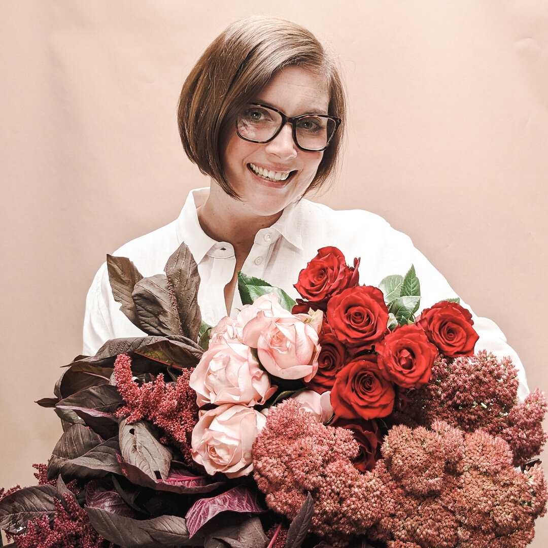 Hi everybody, it's probably about time I get my mug on here and do a reintroduction for all our new followers.​​​​​​​​
​​​​​​​​
I'm Zoe, your resident flower boss. I'm chief bucket filler, flower picker, arranger and all round muscle at I Heart Flowe