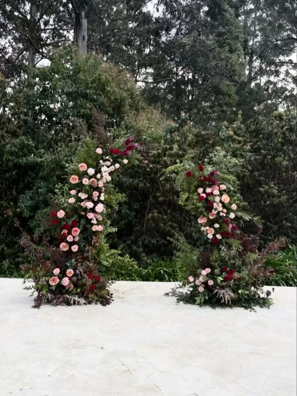 Deliciously moody ceremony florals for Sarah &amp; Ray at @olindateahouse 🌸🌹

We absolutely LOVED this colour palette and can&rsquo;t wait to share more gorgeous florals from this dreamy day! 

#weddingflowers #weddingstyling #weddinginspo #melbour
