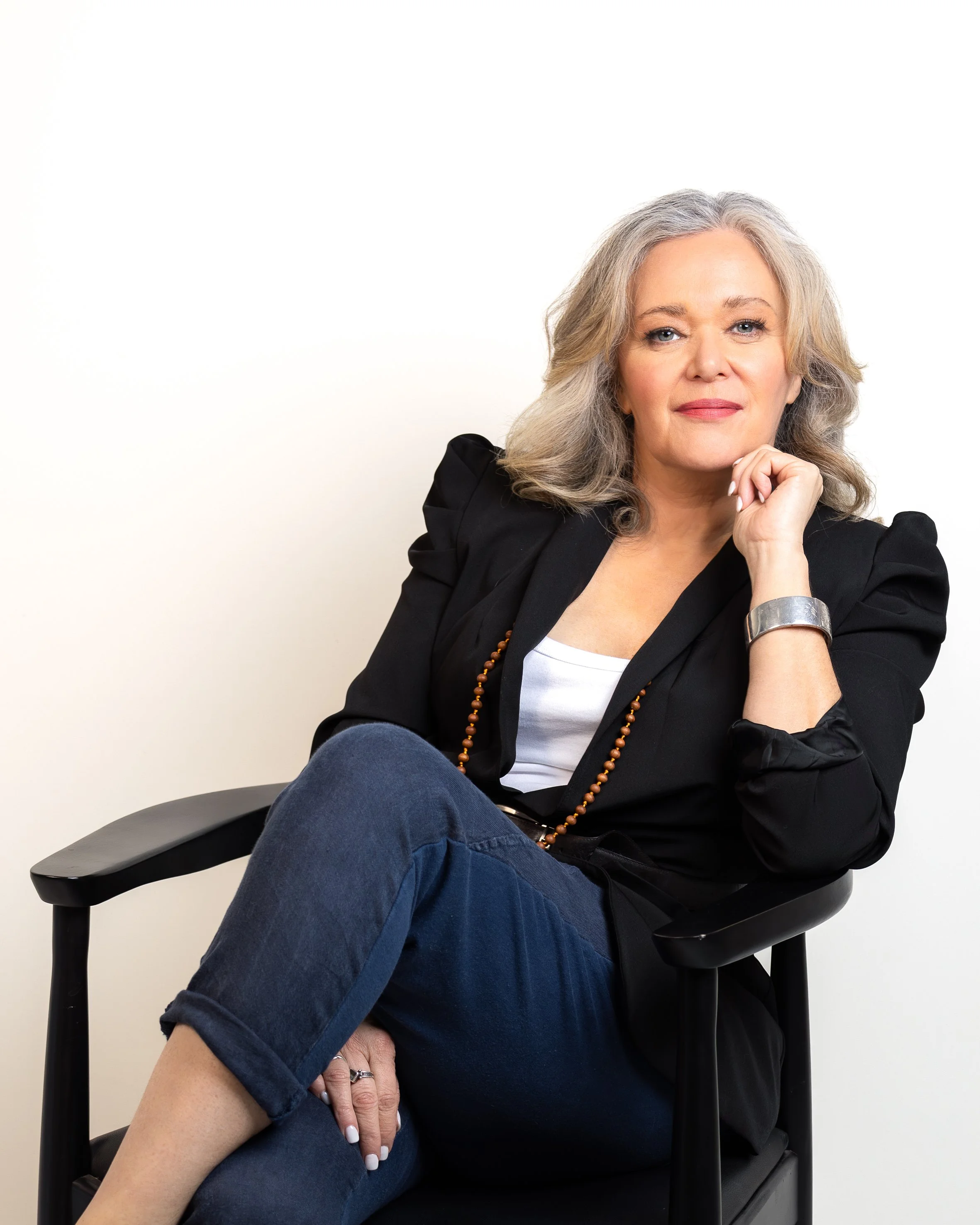 Lilian Thomas Captures0272-Edit.jpg
