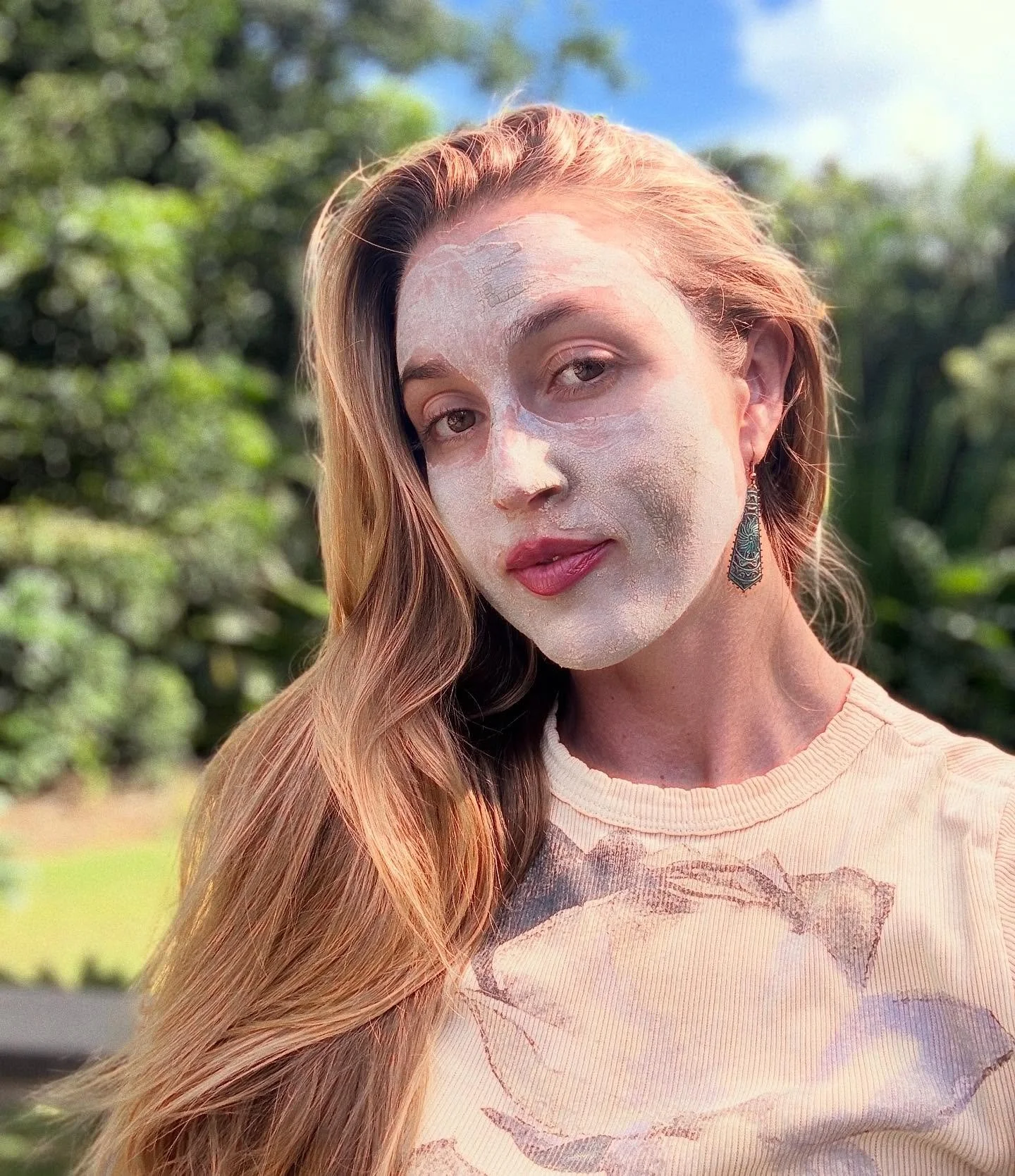 DETOX YOUR SKIN 🌷

Kaolin, Bentonite, French Green, etc. clays
Spring water all around💧 
Apple Cider Vinegar toner (if you can stand it 😆)
Sulphur mask or spot treatment (bye bye acne from junk makeup and poor skin care)
Frankincense (for use as a