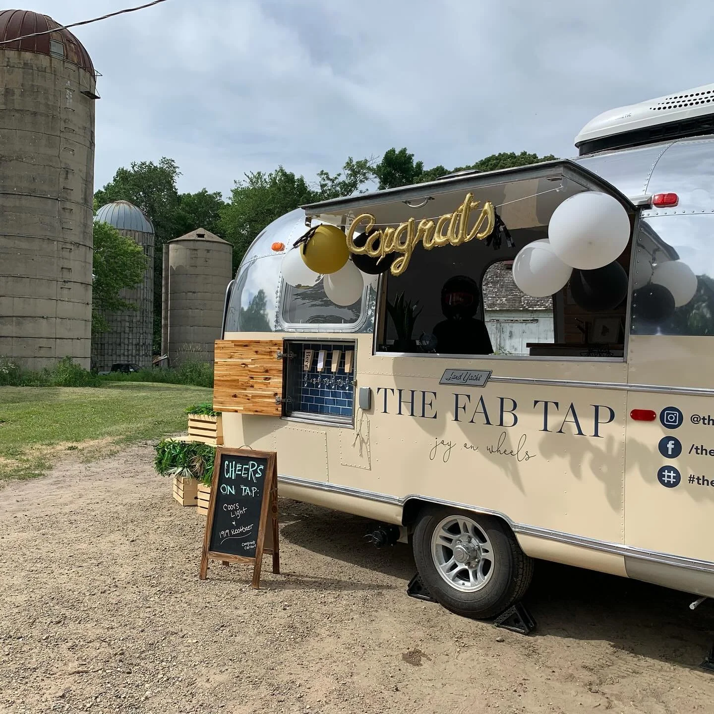 Create memories while we serve your guests delicious drinks. What are waiting for?