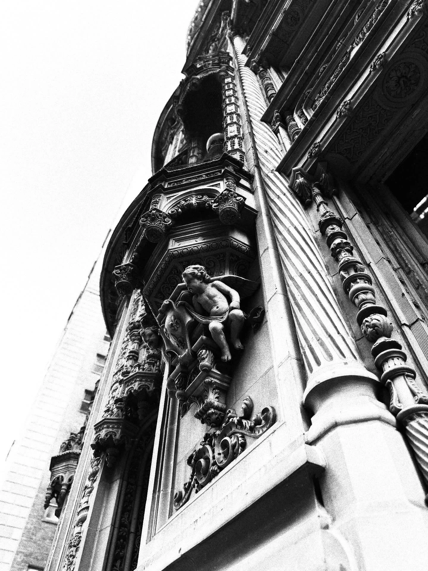These are the kinds of buildings that stop me in my tracks. I don&rsquo;t need to step into a gallery or a museum in New York, art is everywhere. You just walk down the street and it surrounds you. And this building? It&rsquo;s already the inspiratio