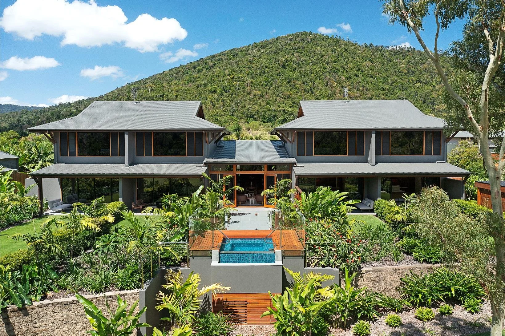 Yangaro_Resort_Topaz_Luxury_Villa (1).jpg