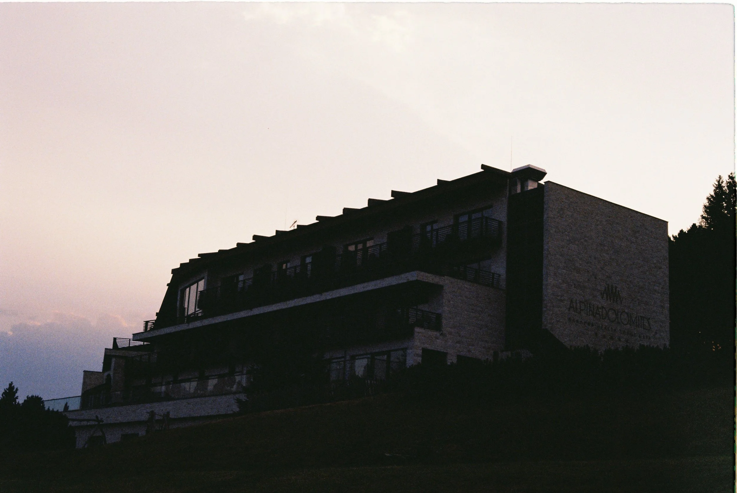 R1-00940-025A.JPG