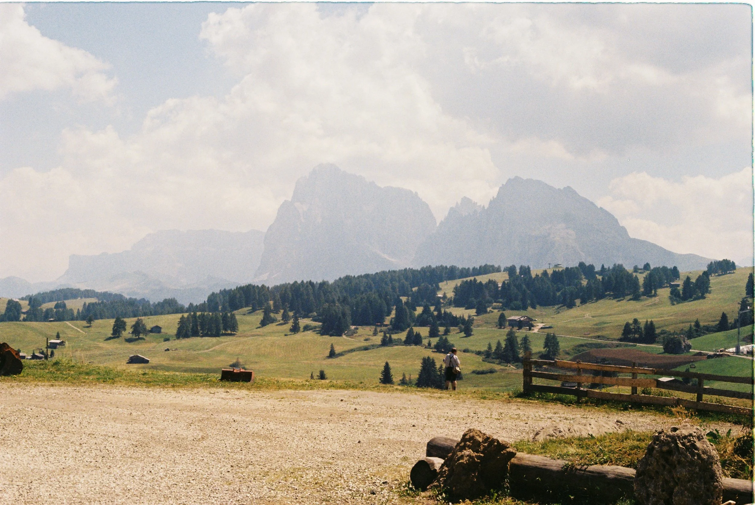 R1-00940-001A.JPG