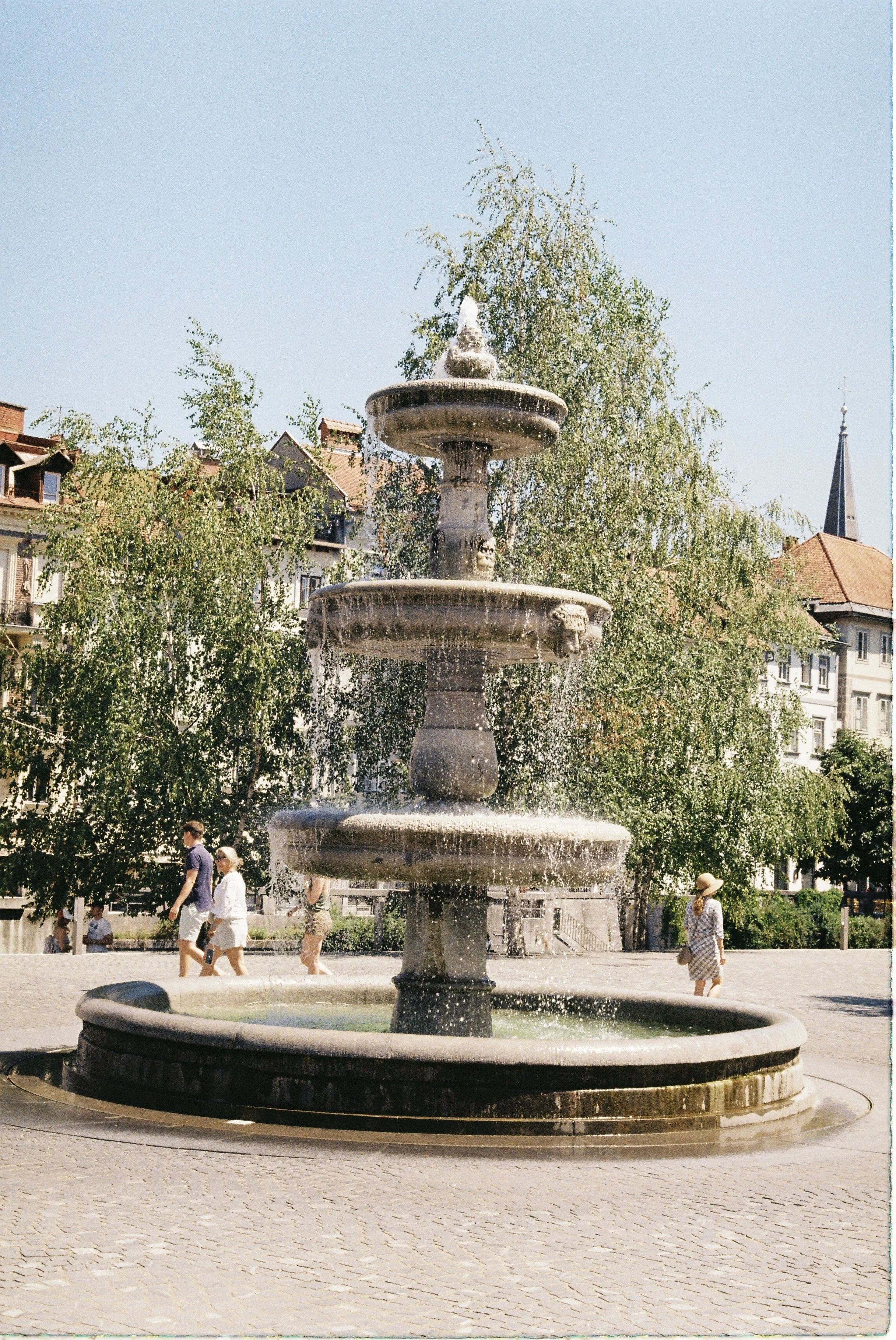R1-00941-0023.JPG