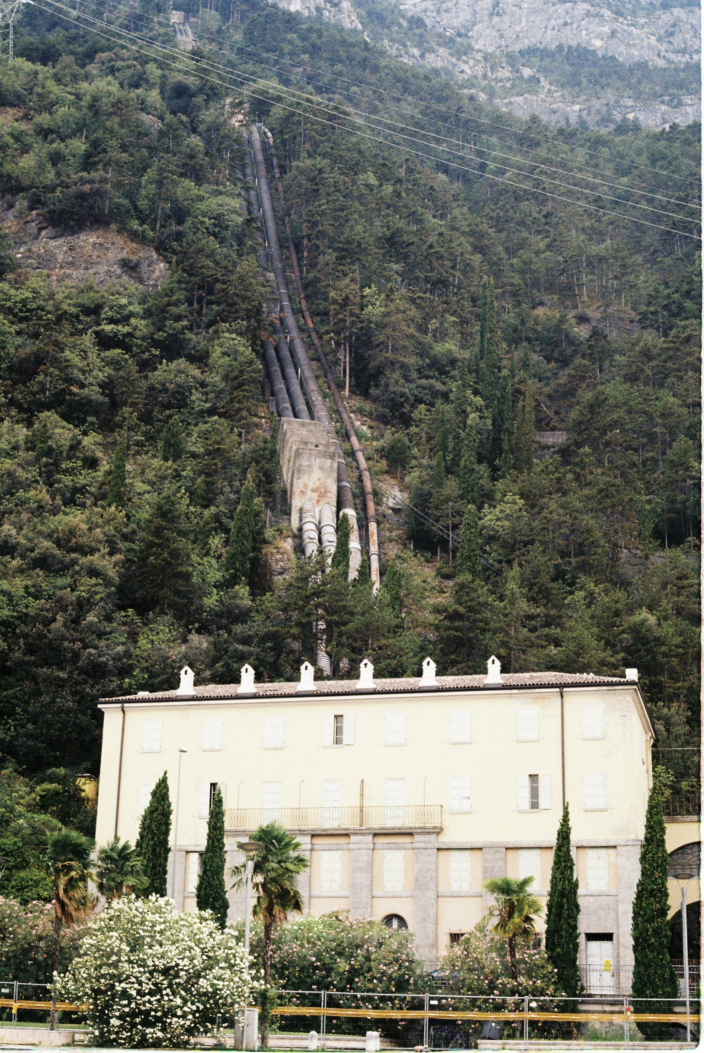 R1-00940-031A.JPG