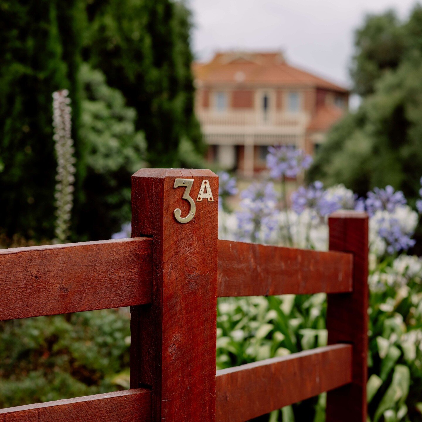 This gem of a property is nestled in Port Fairy, Victoria, and we can't think of a more fitting entryway than this Strukta post &amp; rail. 

www.strukta.com.au

#postandrail #timberfencing #strukta #lifestyleproperty #ruralfencing