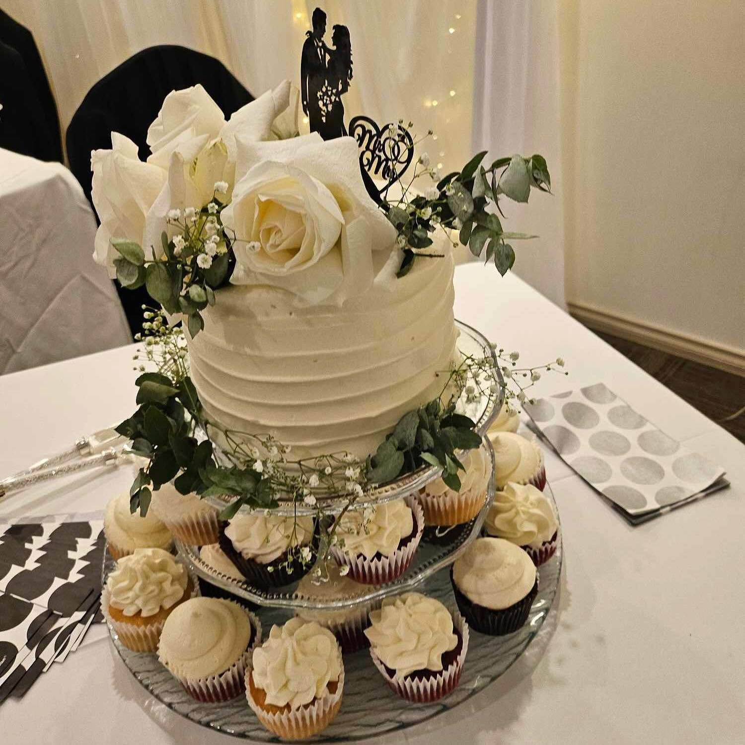 We are absolutely loving this display of cupcakes and triple layer cake for a wedding! Both Vegan &amp; Gluten free 😊
Congratulations Melanie to you and your partner💍❤️
Thanks for supporting our small business 

Have an event coming up? Contact us 