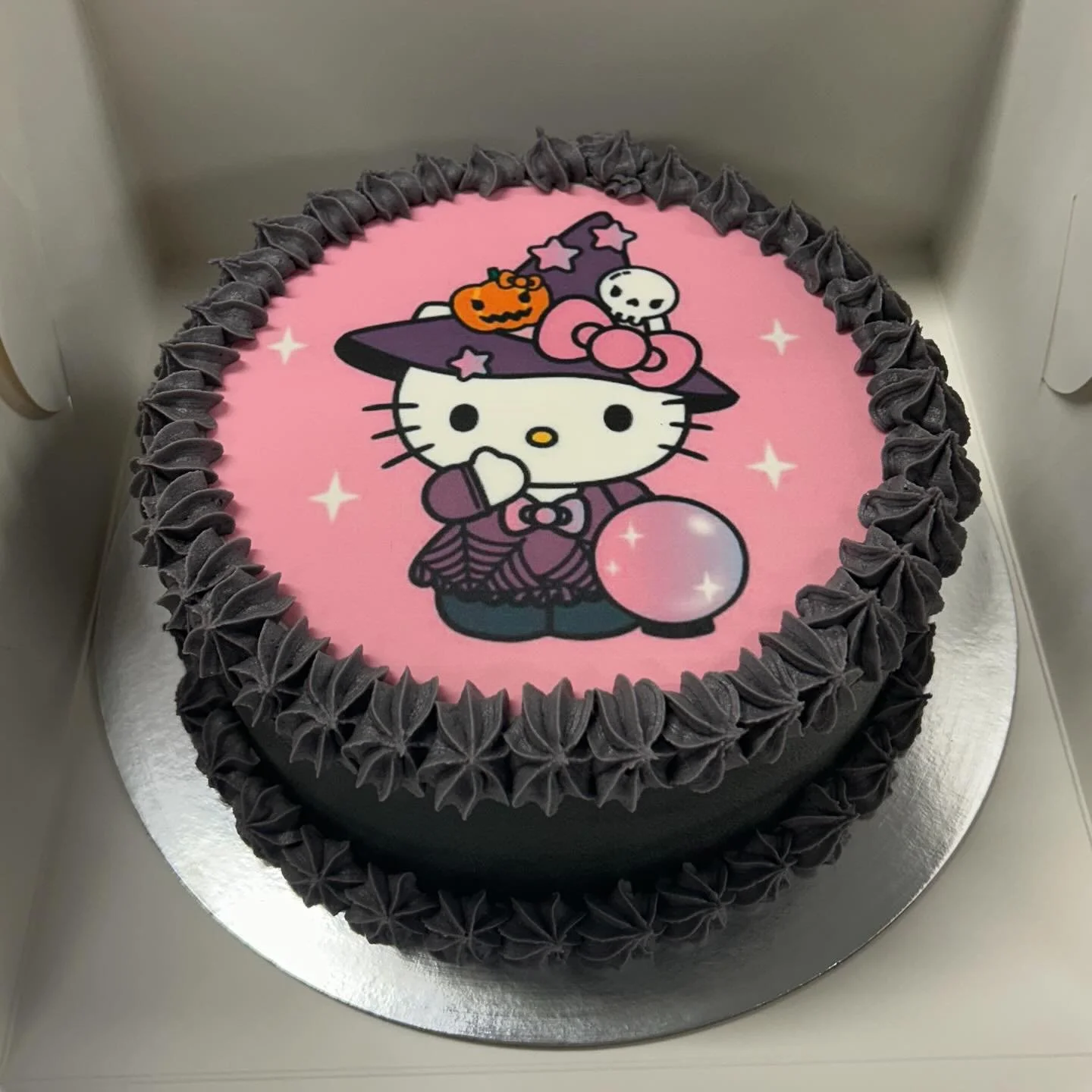 100% vegan, gluten and nut free 🎂
This is a double layer Personalised edible image cake 😊

#vegan #glutenfree #vegansoftheyarravalley #veganglutenfree #melbournedesserts #melbourne #melbournecake #melbournecakes #glutenfreemelbourne #melbournecoeli