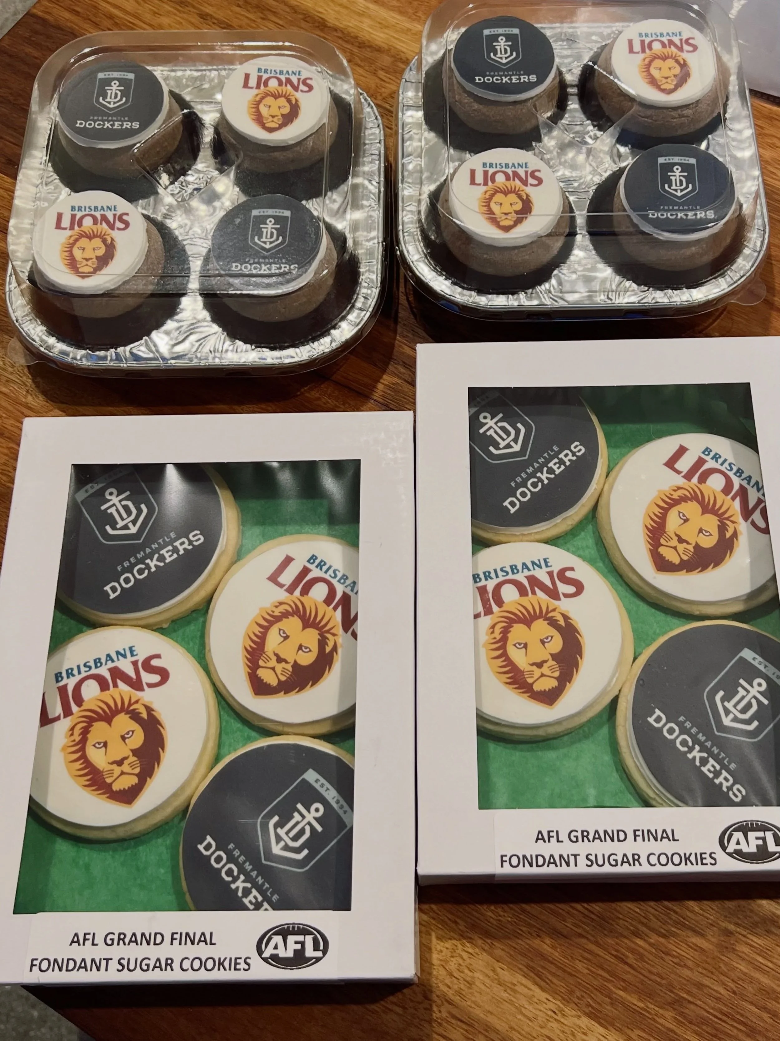 AFL treats! 100% vegan, gluten &amp; nut free!
Have you ordered yours yet? 

Perfect for sharing with friends and family this Grand Final Saturday! 🏈🏆🧁🍪

Order online: https://www.gilbertandmarcel.com.au/menu/seasonal-products
Contact us (03) 976