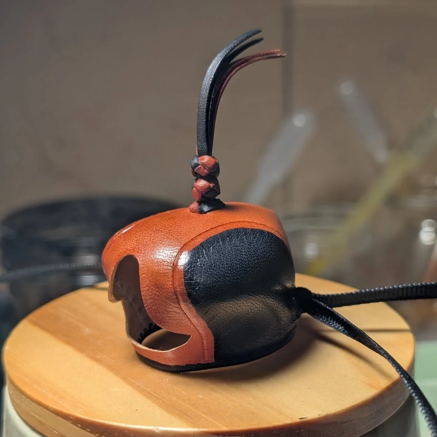 First hood of 2026. Made for a colleague. 

Male Merlin hood size 2 @ 3.8grams
Brandy and Black

#falconry #falconryhoods #ladyhawker #merlin #angelusdirect