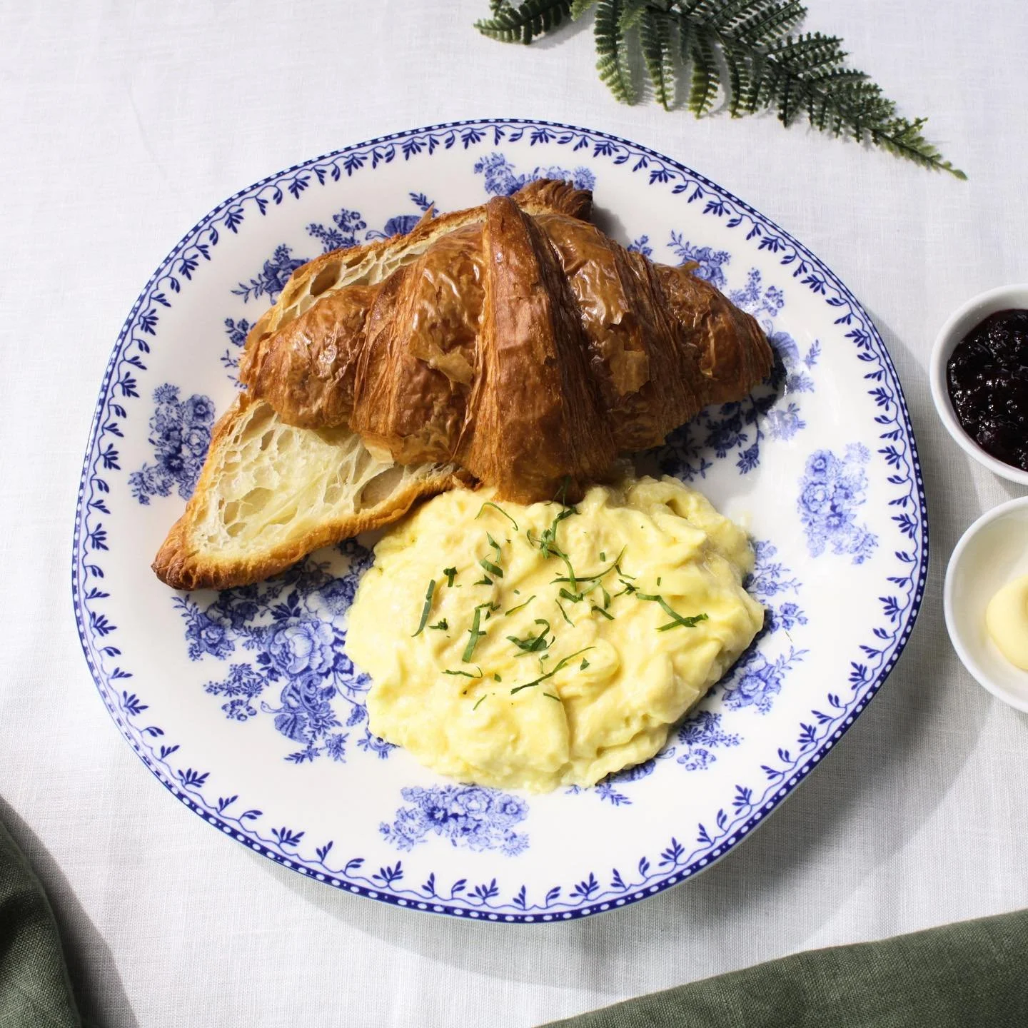 croque-madame-singapore-Croissant-with-Scramble-Egg.jpg