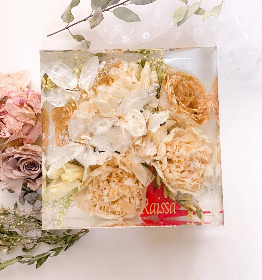 A Personalized Preservation of a Fresh Flower Bouquet