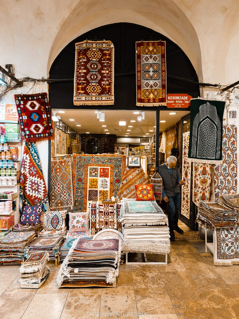shop selling turkish carpets in the grand bazaar istanbul