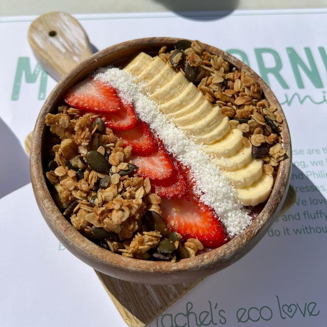 There is nothing like a good a&ccedil;a&iacute; bowl 🍓🫐🍌🤍⁠ A cool smoothie base, homemade granola and fresh fruit as toppings, it doesn&rsquo;t get better than this! ⁠
&zwnj;
#rachelsecolove #marbella #morning #morningvibes #placetobe #wanderlust