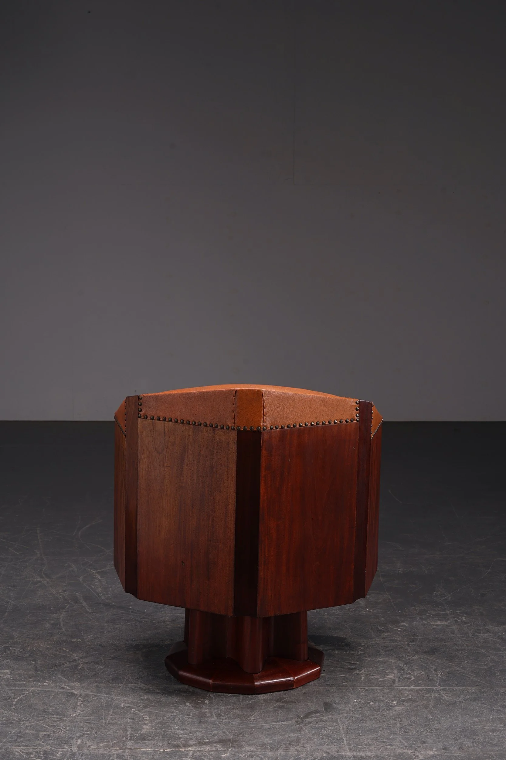 SE-1262025160459-Amsterdamse-School-Swivelling-Executive-Desk-Chair-by-Architect-Michel-de-Klerk_05.jpg