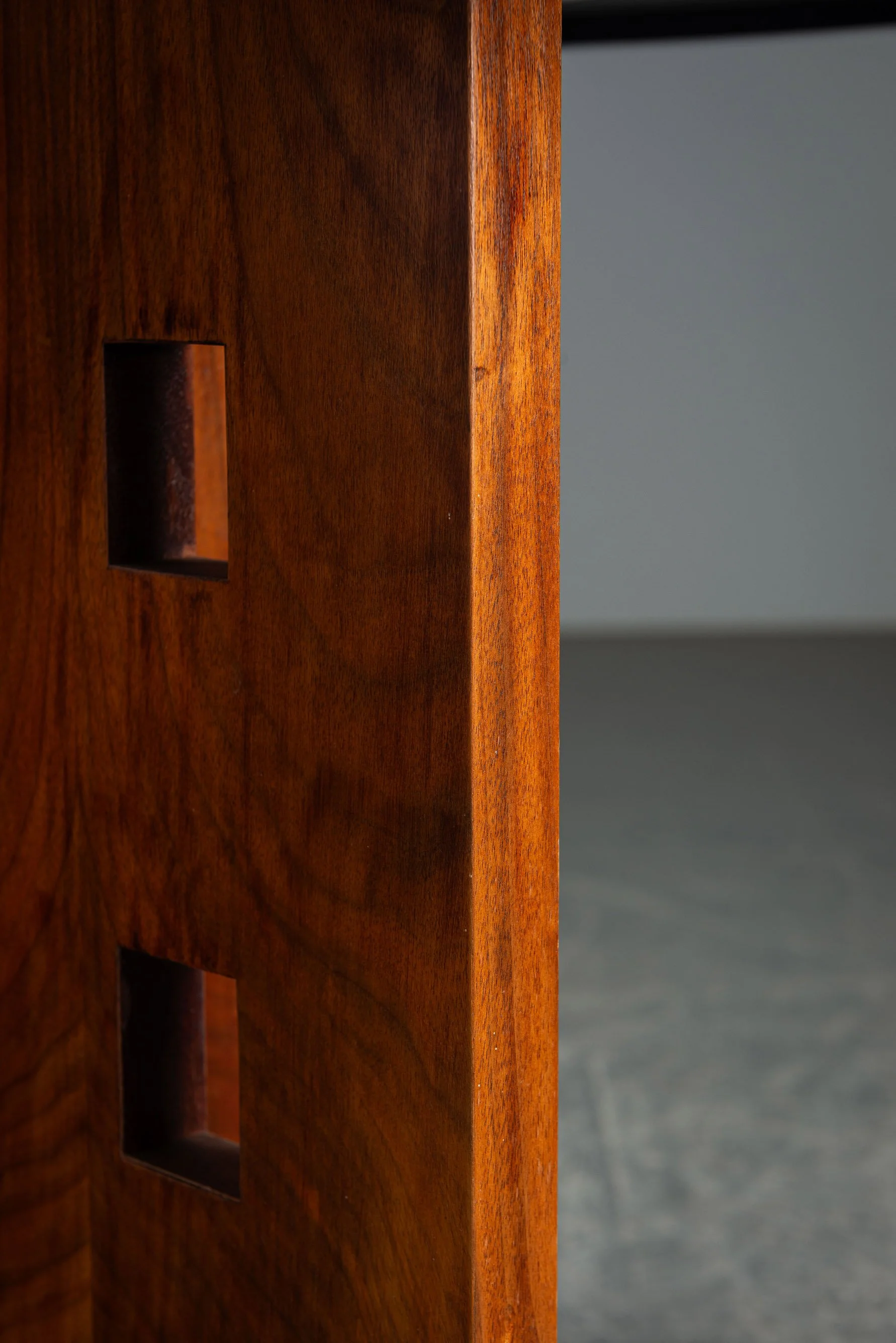 WEB RES TA-17112025123158 - 1980s Art Deco Side Table_05.jpg