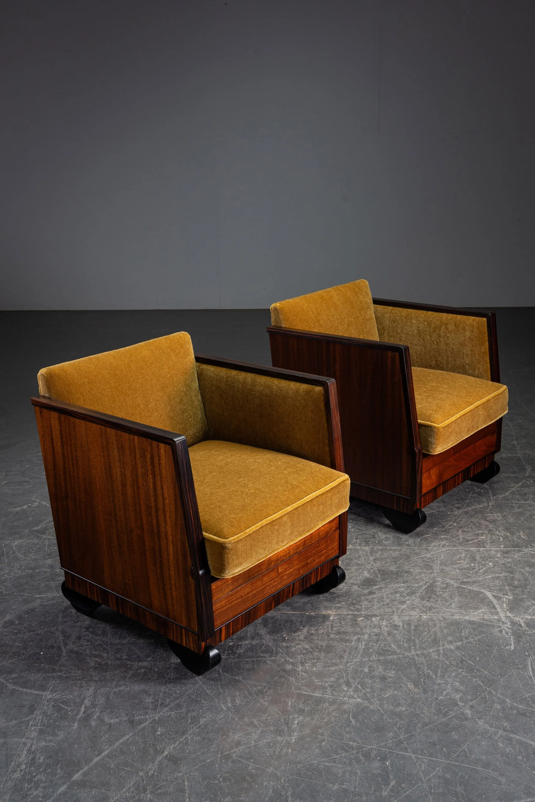 SE-852024131743+SE-1862024175941-1920s-Amsterdamse-School-Armchairs_03.jpg