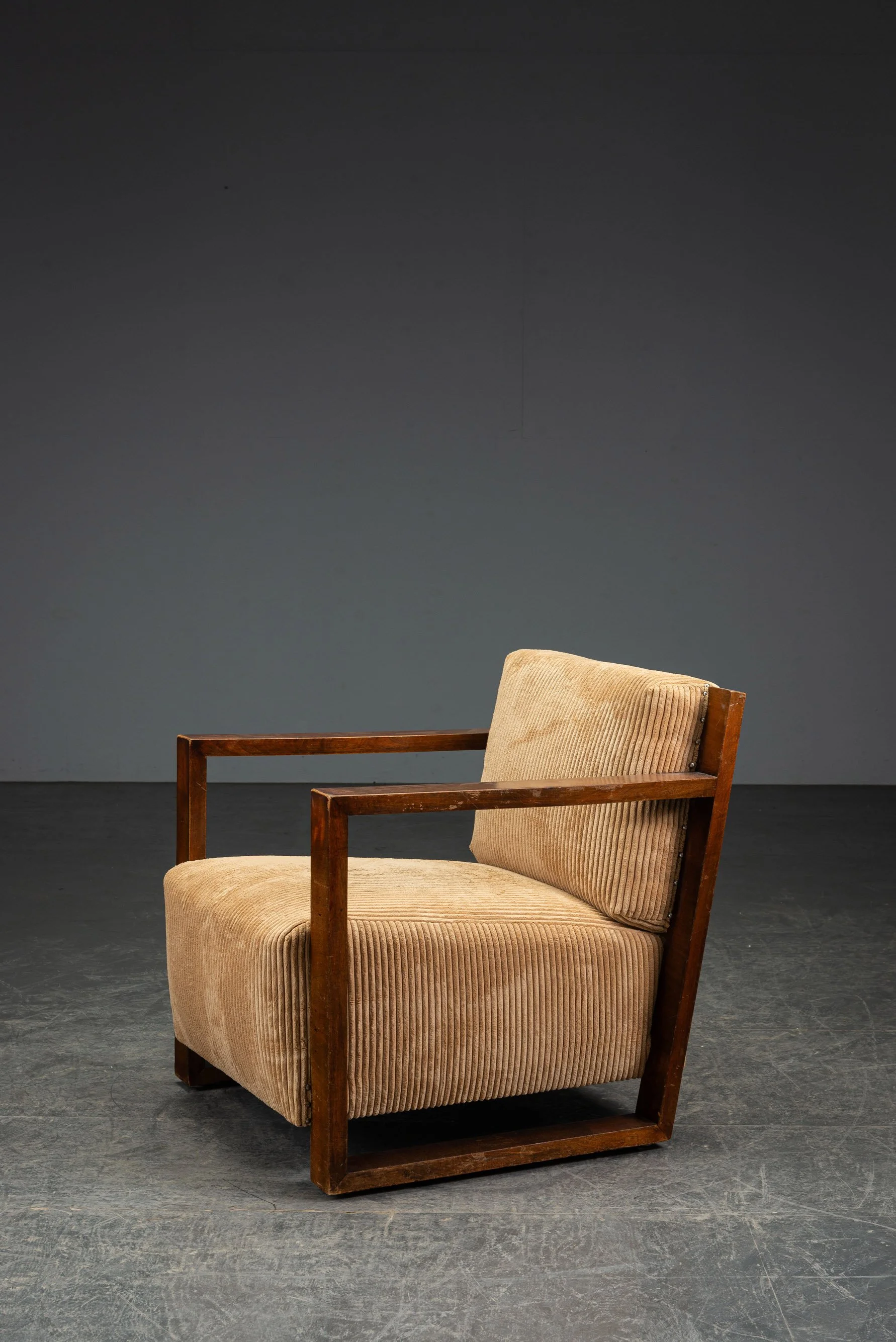 SE-232026120720-1940s-Modernist-Armchair_05.jpg