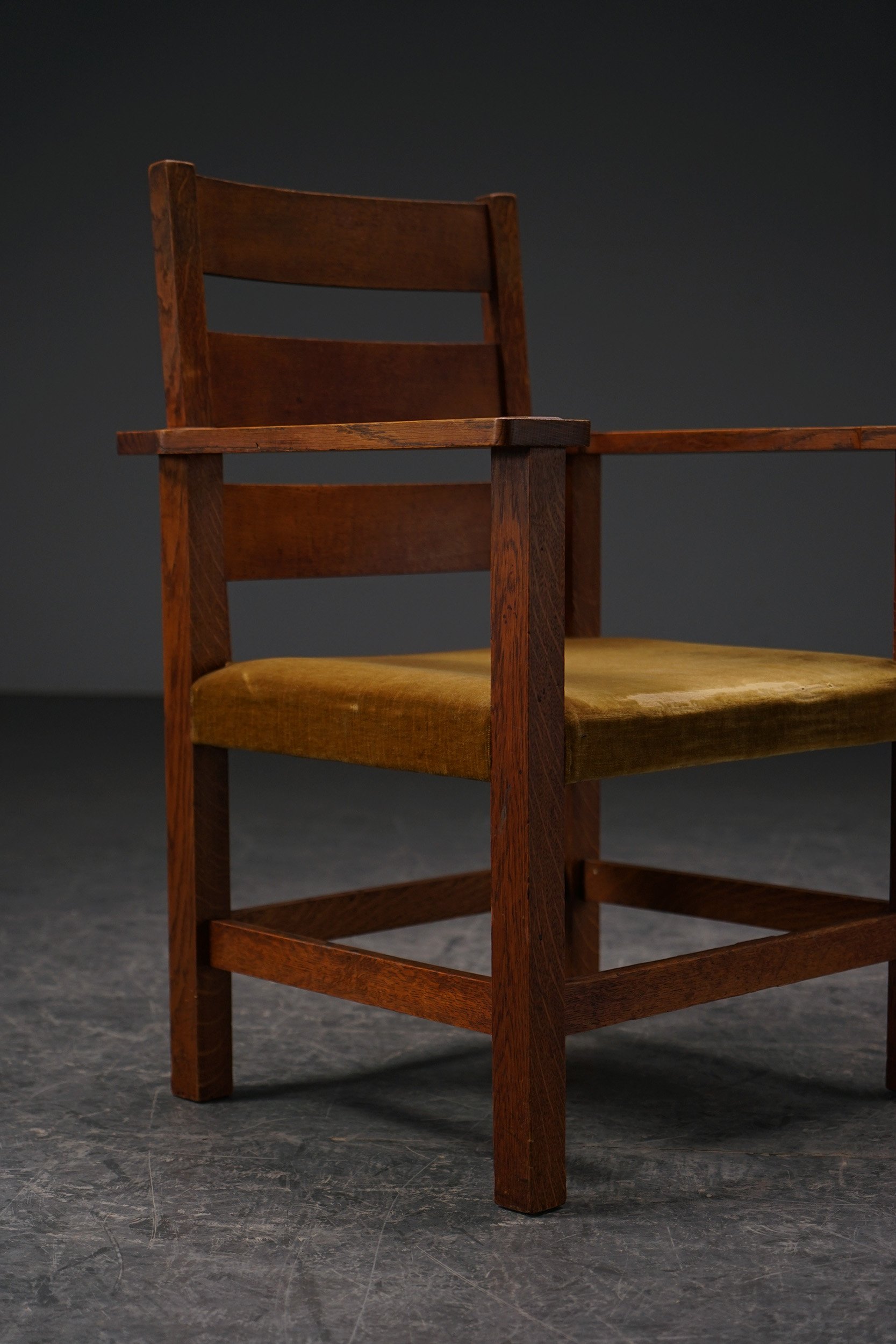 SE-2942025201401-1910s-Arts-and-Crafts-Desk-Chair_04.jpg