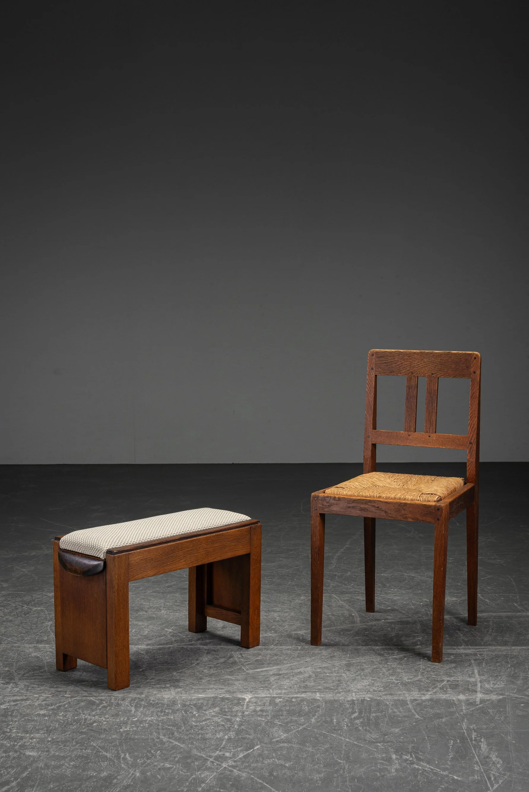 SE-2992026171356-1920s-Amsterdamse-School-Stool_09.jpg