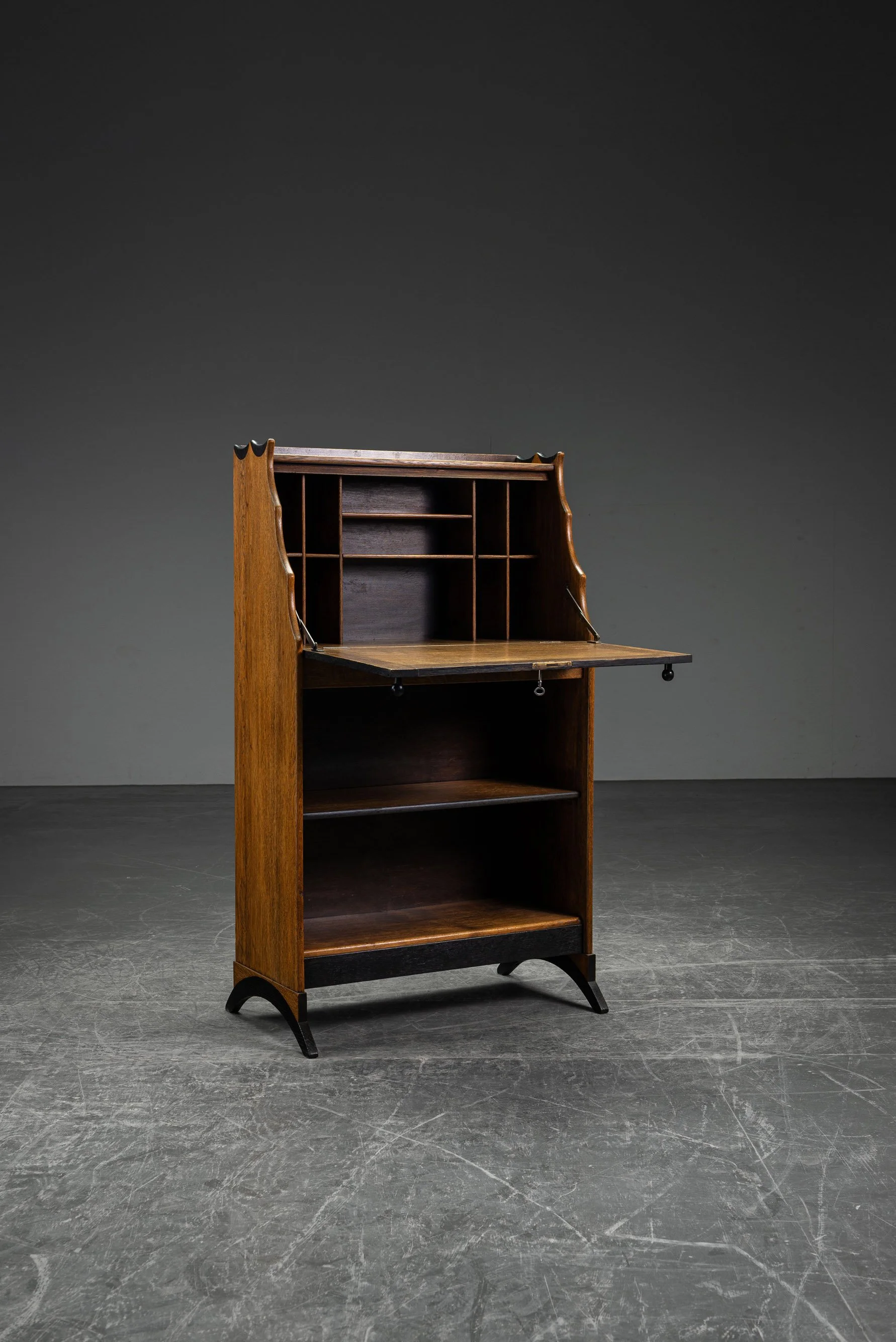 ST-2992026182142-1920s-Amsterdamse-School-Desk_03.jpg