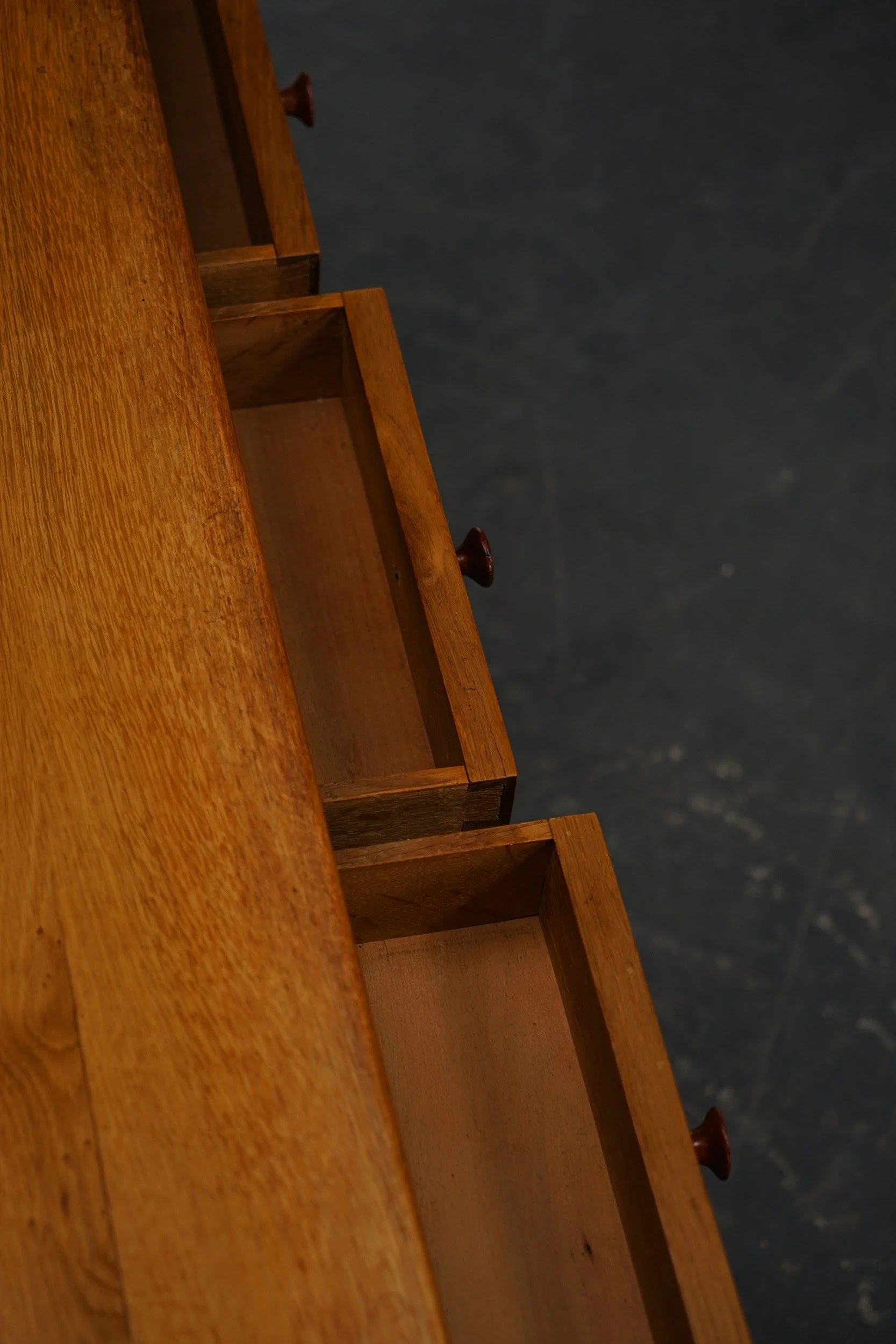 TA-27112024213711-1940s-Reconstruction-Console-Table_09.jpg