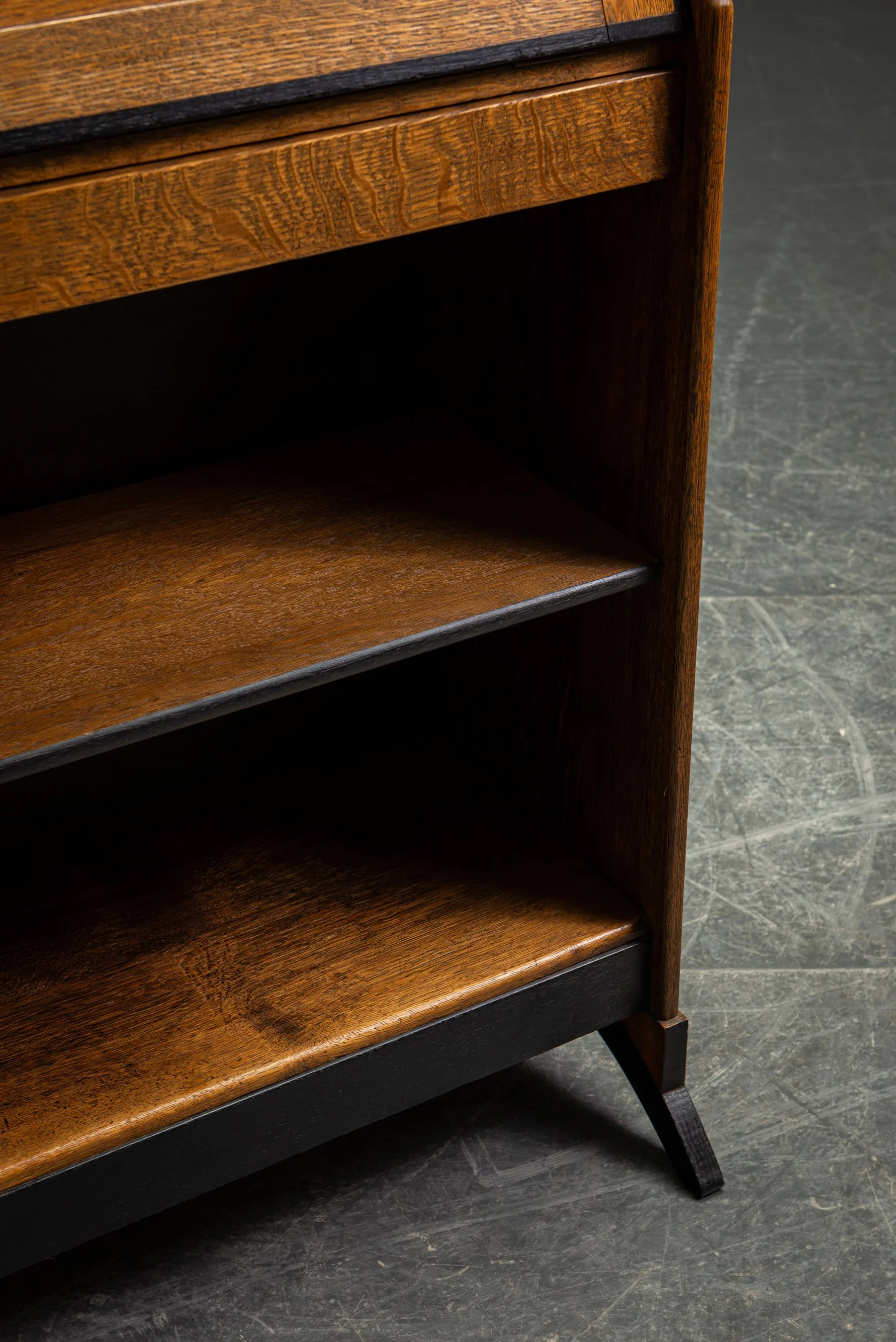 ST-2992026182142-1920s-Amsterdamse-School-Desk_06.jpg
