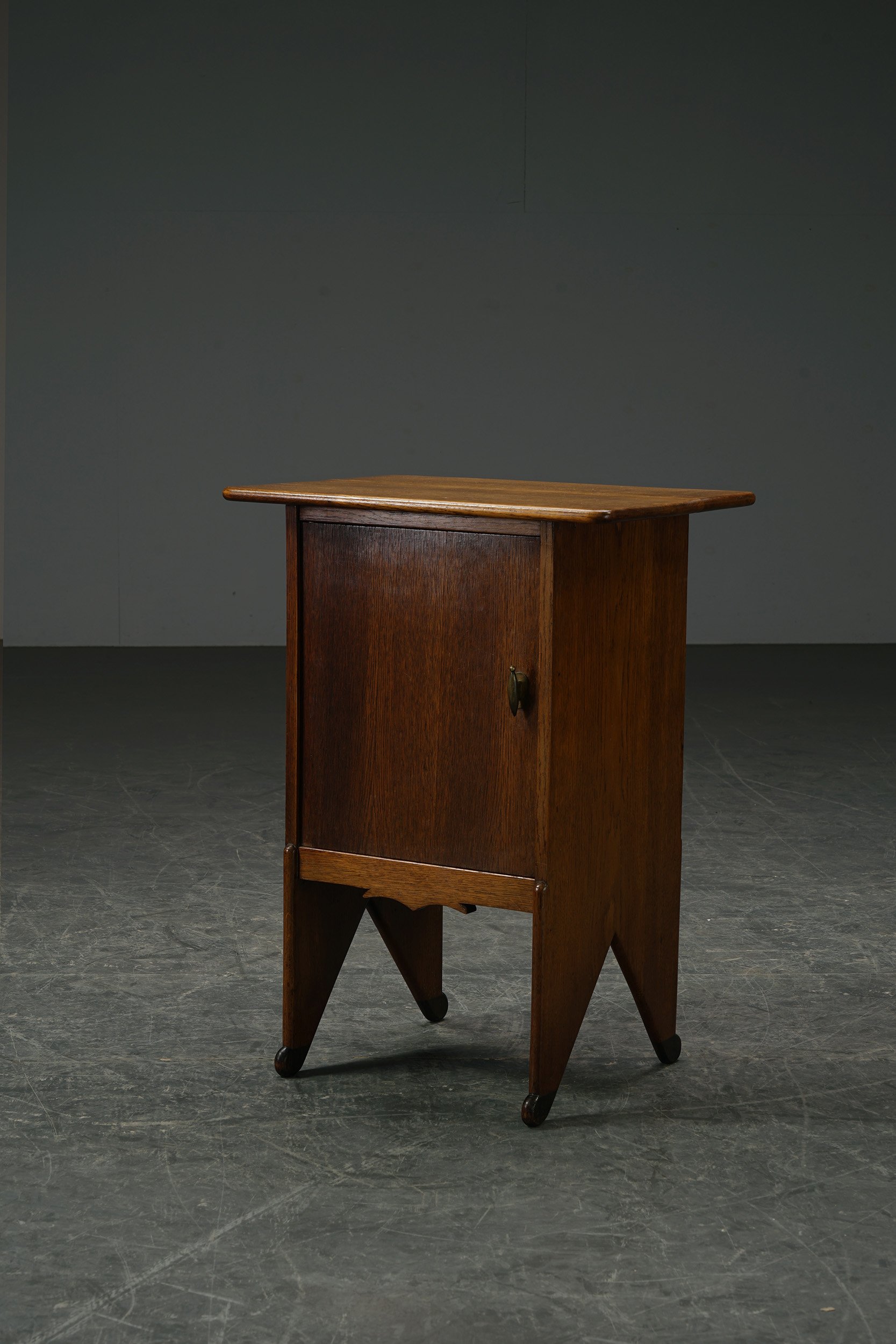 TA-1862025190425-Amsterdamse-School-Nightstands-by-Willem-Penaat_09.jpg