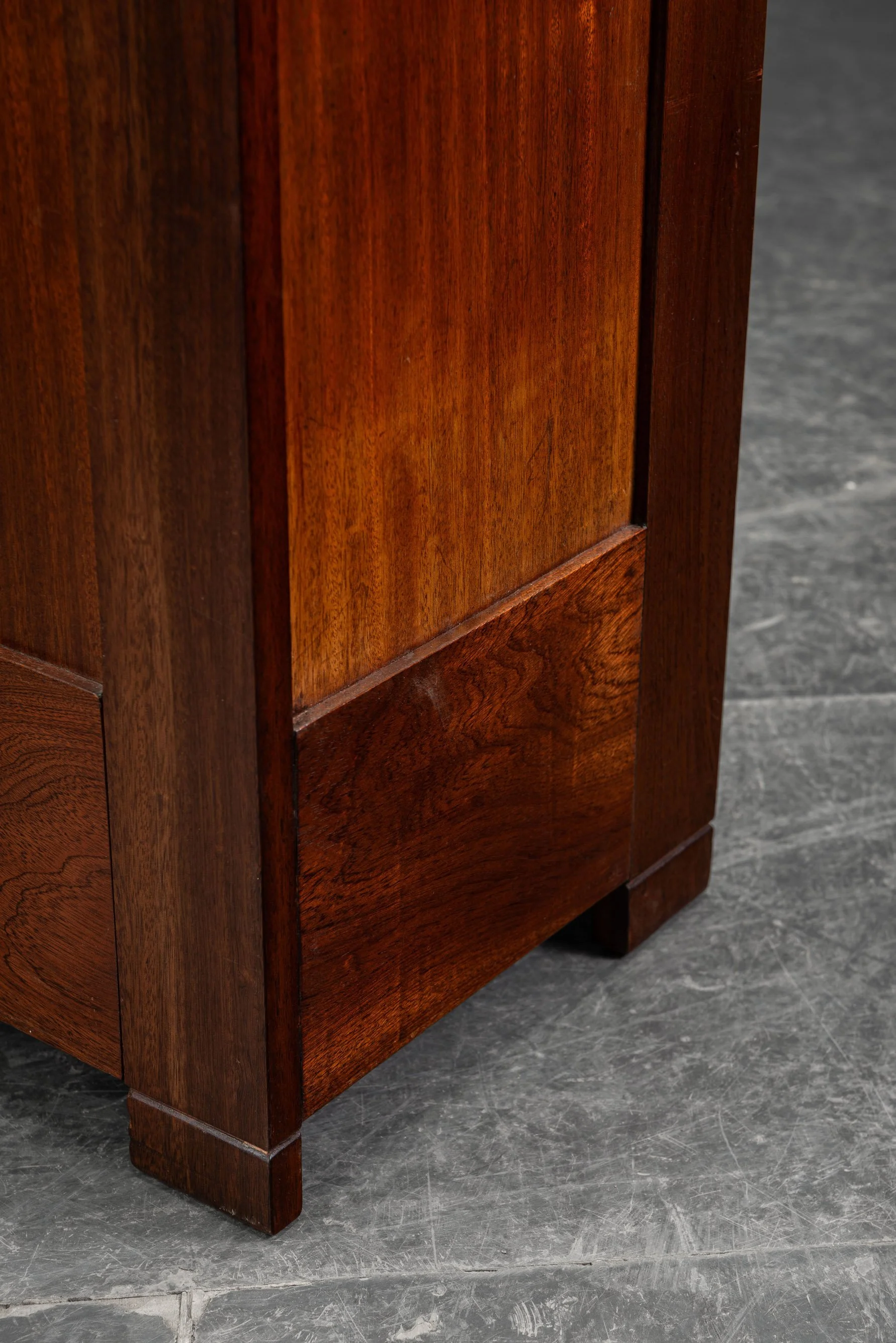TA-2992026181832-1920s-Modernist-Nightstands_04.jpg