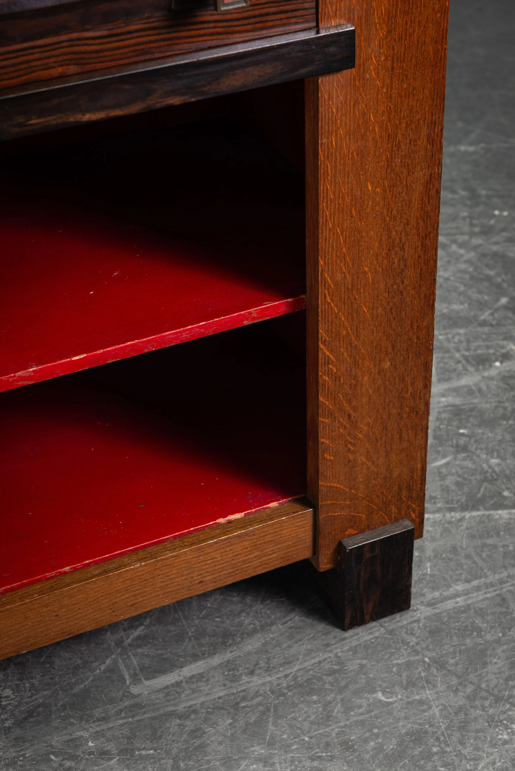ST-162026184556-1920s-Haagse-School-Shelving_07.jpg