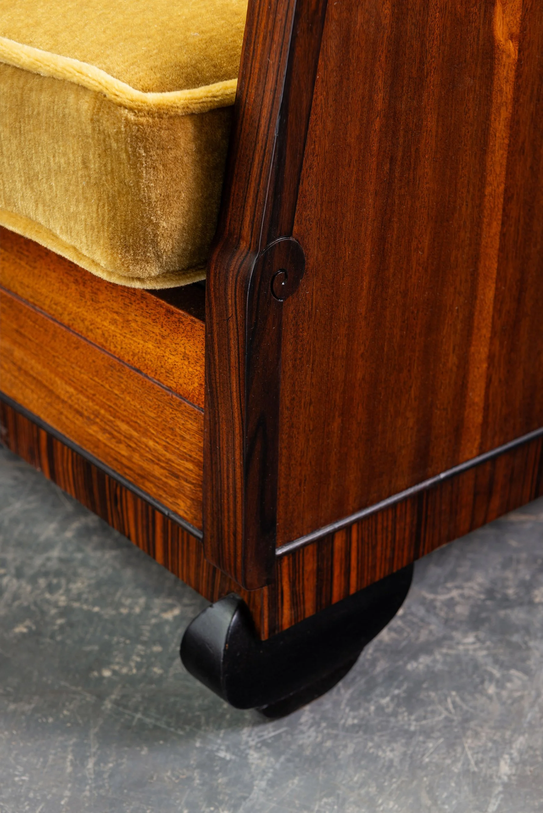 SE-852024131743+SE-1862024175941-1920s-Amsterdamse-School-Armchair-Set_15.jpg