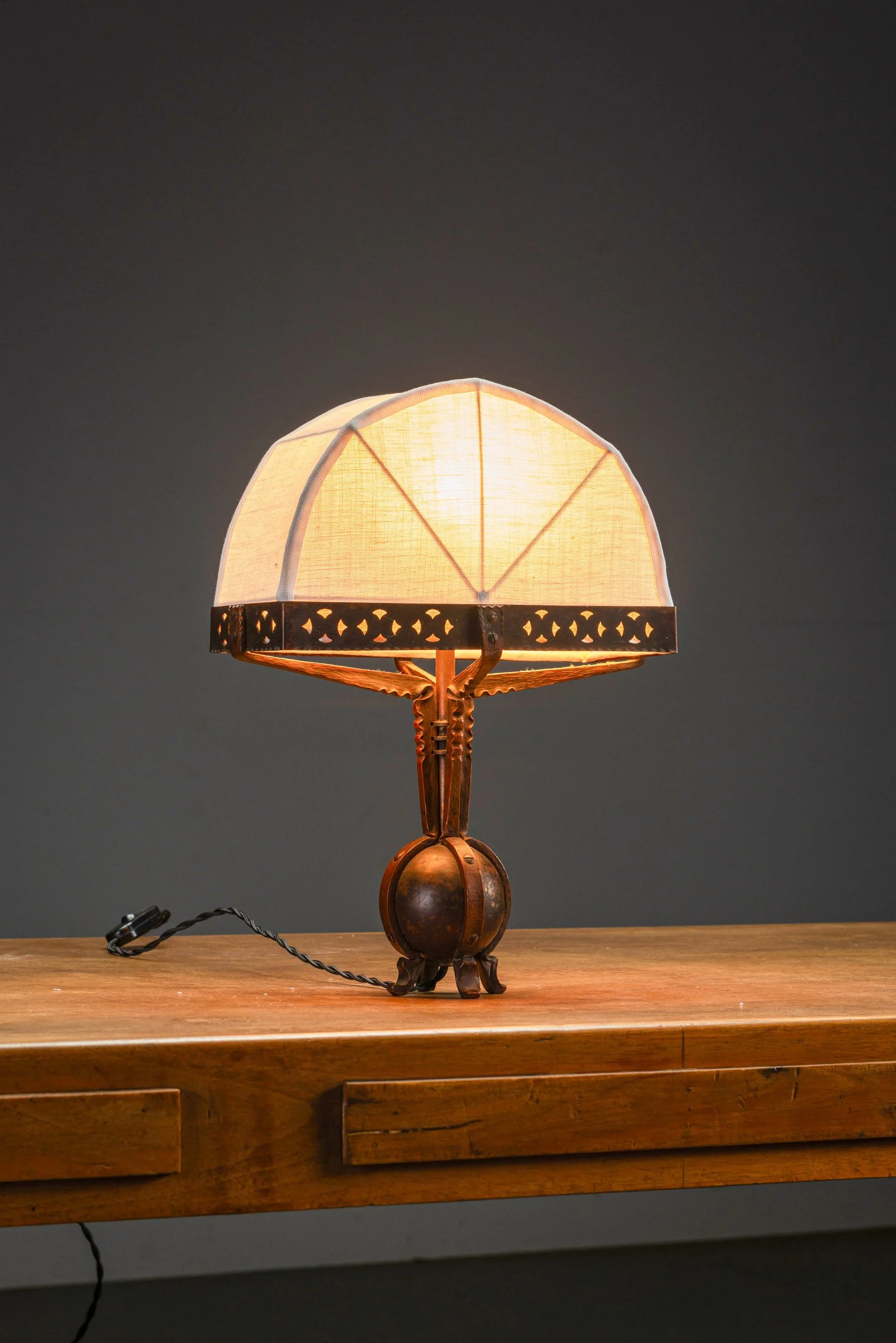 LI-2082025165447-1920s-Amsterdamse-School-Table-Lamp_01.jpg