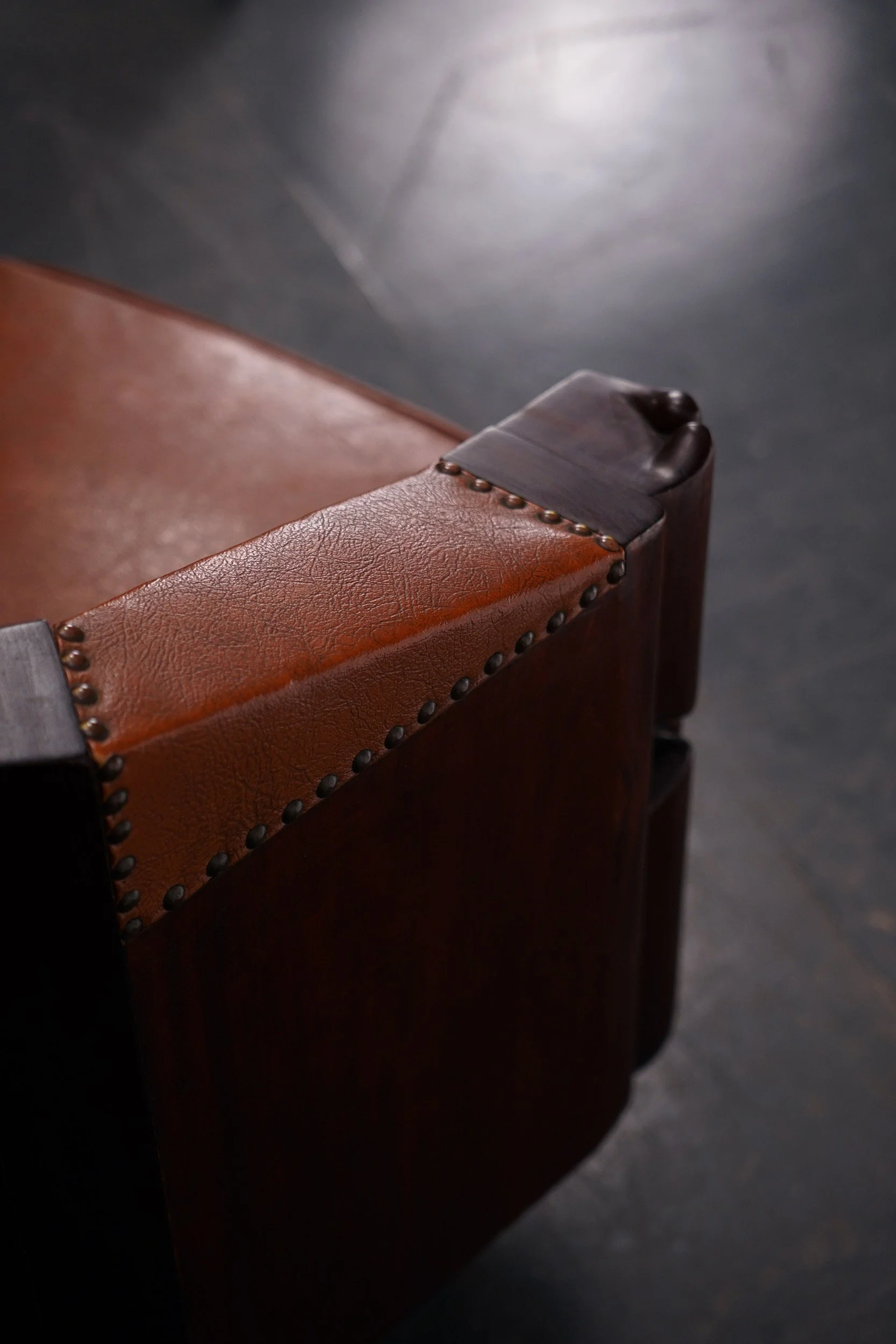 SE-1262025160459-Amsterdamse-School-Swivelling-Executive-Desk-Chair-by-Architect-Michel-de-Klerk_13.jpg