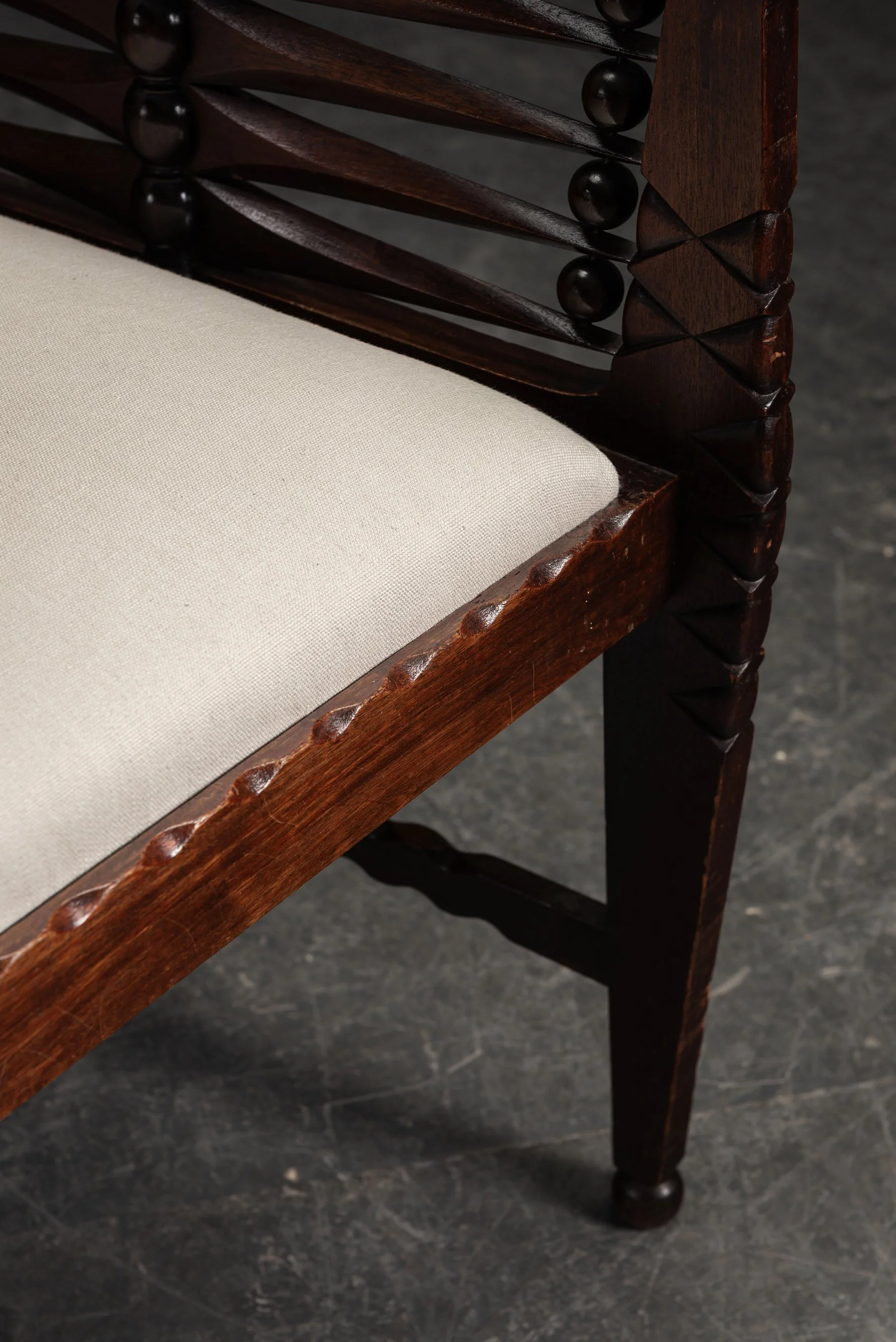 SE-3112025192944-1920s-Amsterdamse-School-Desk-Chair_03.jpg
