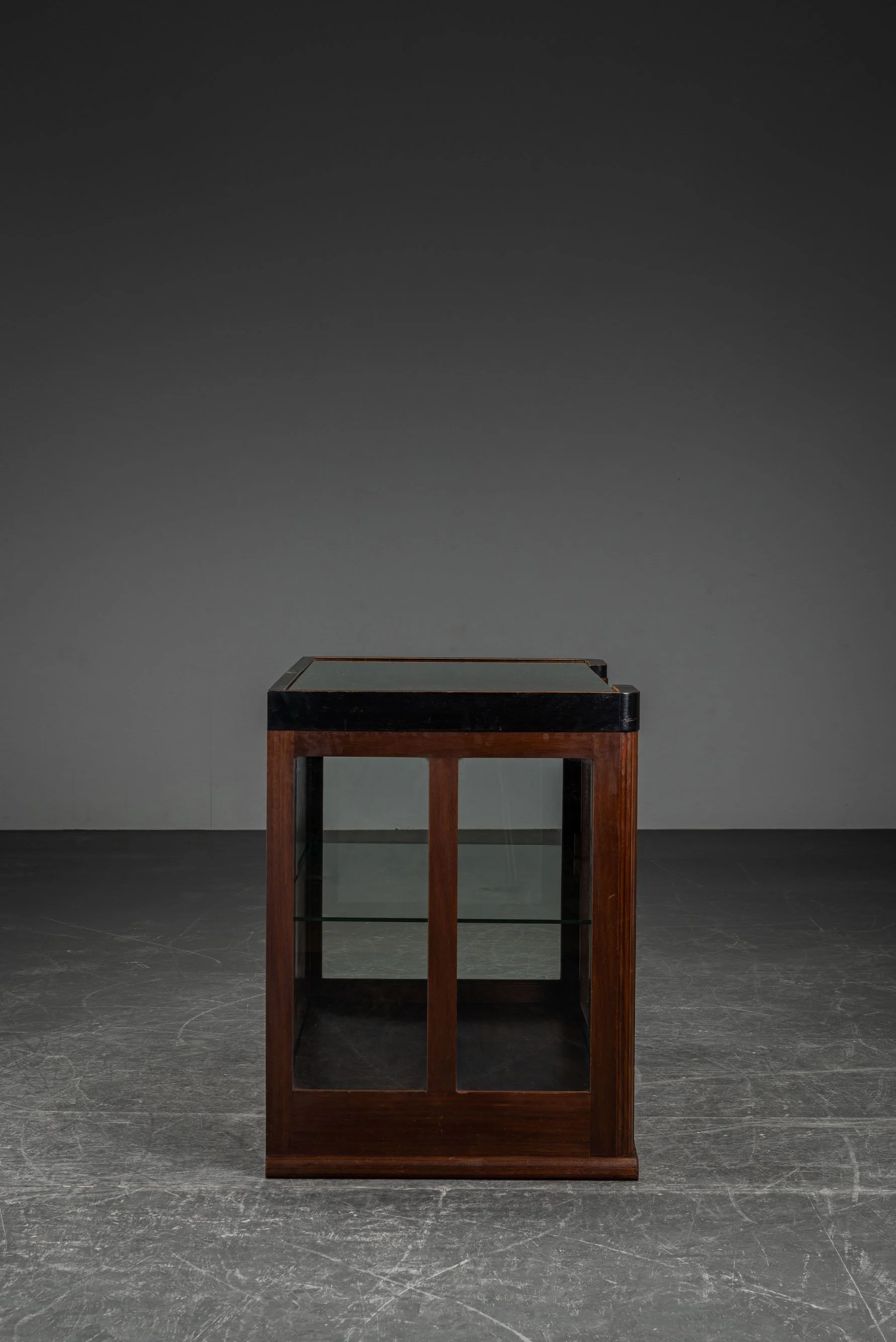 ST-2992026182315-1920s-Amsterdamse-School-Cabinet_16.jpg