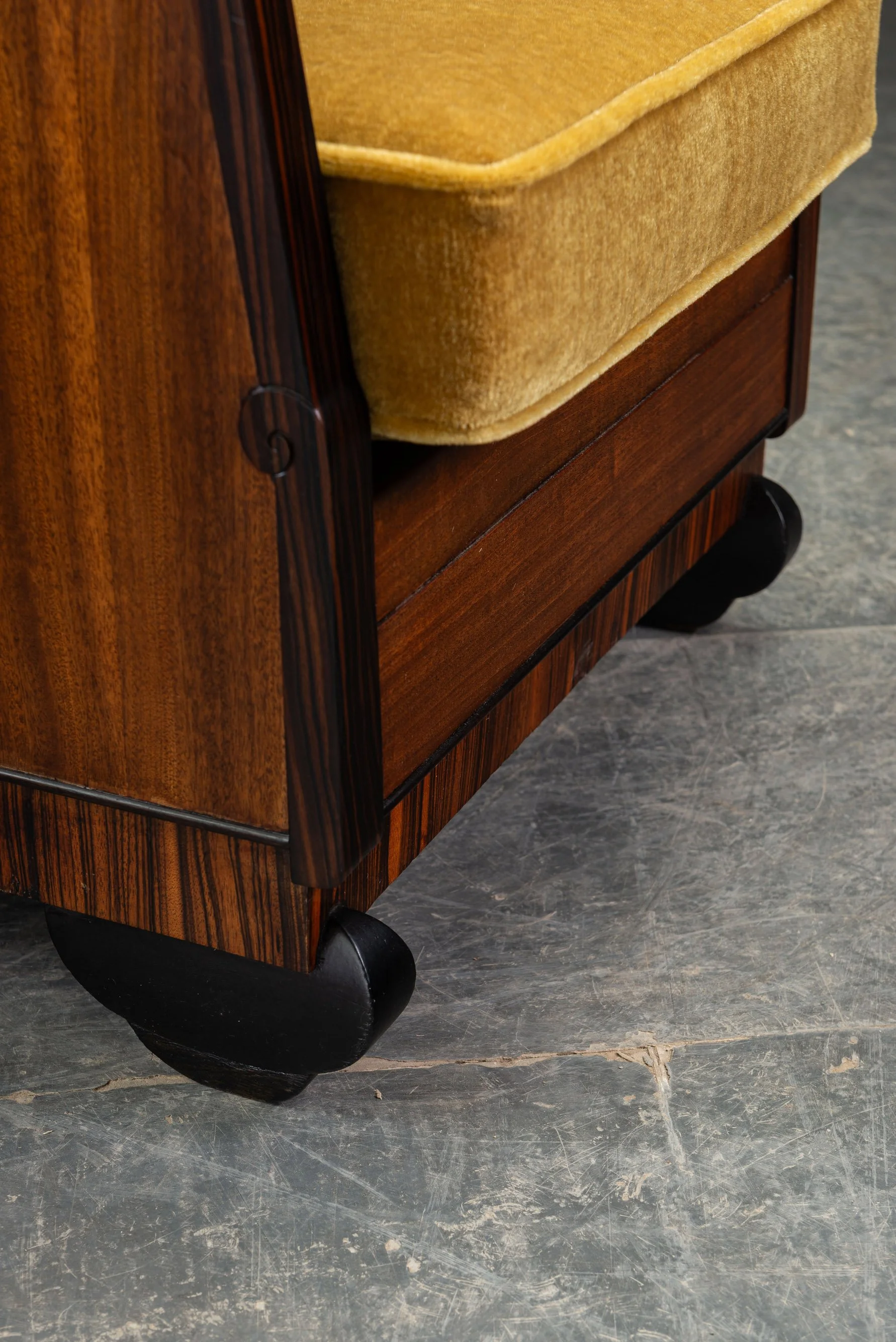 SE-852024131743+SE-1862024175941-1920s-Amsterdamse-School-Armchair-Set_09.jpg