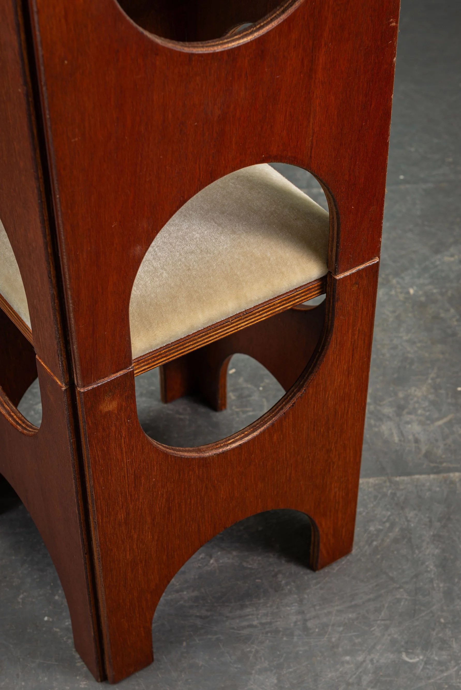 SE-280225152735+SE-280225152737-Modernist-Stools-by-Architect-Charles-Vandenhove_07.jpg