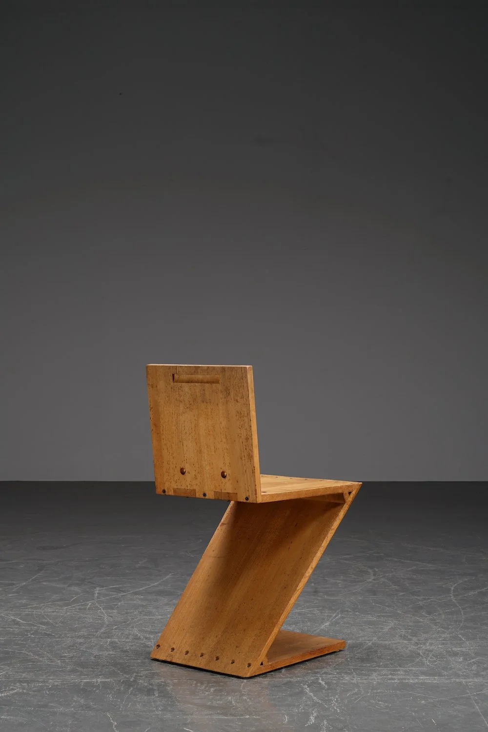 Gerrit Rietveld Zig Zag Chair — KADER design