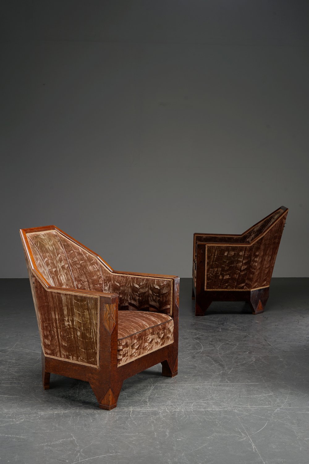 SE-173202385900-French-Art-Deco-Cubist-Chair-Set_01.JPG