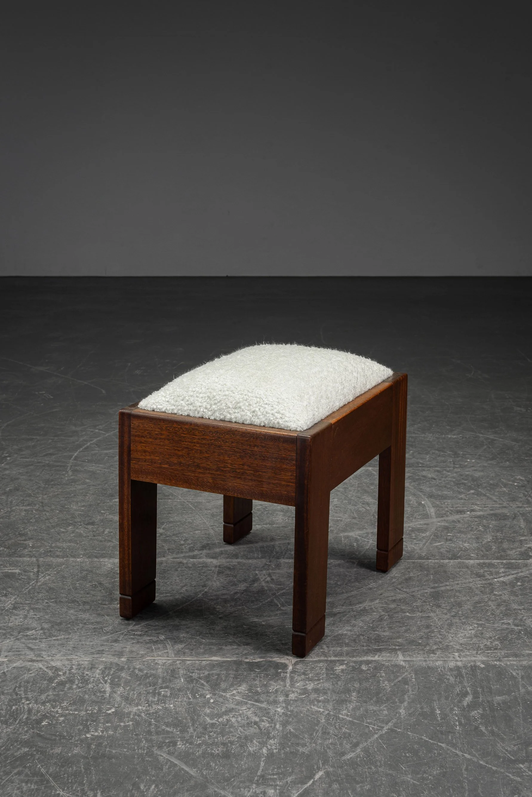 SE-2992026173955-1920s-Modernist-Stool_06.jpg