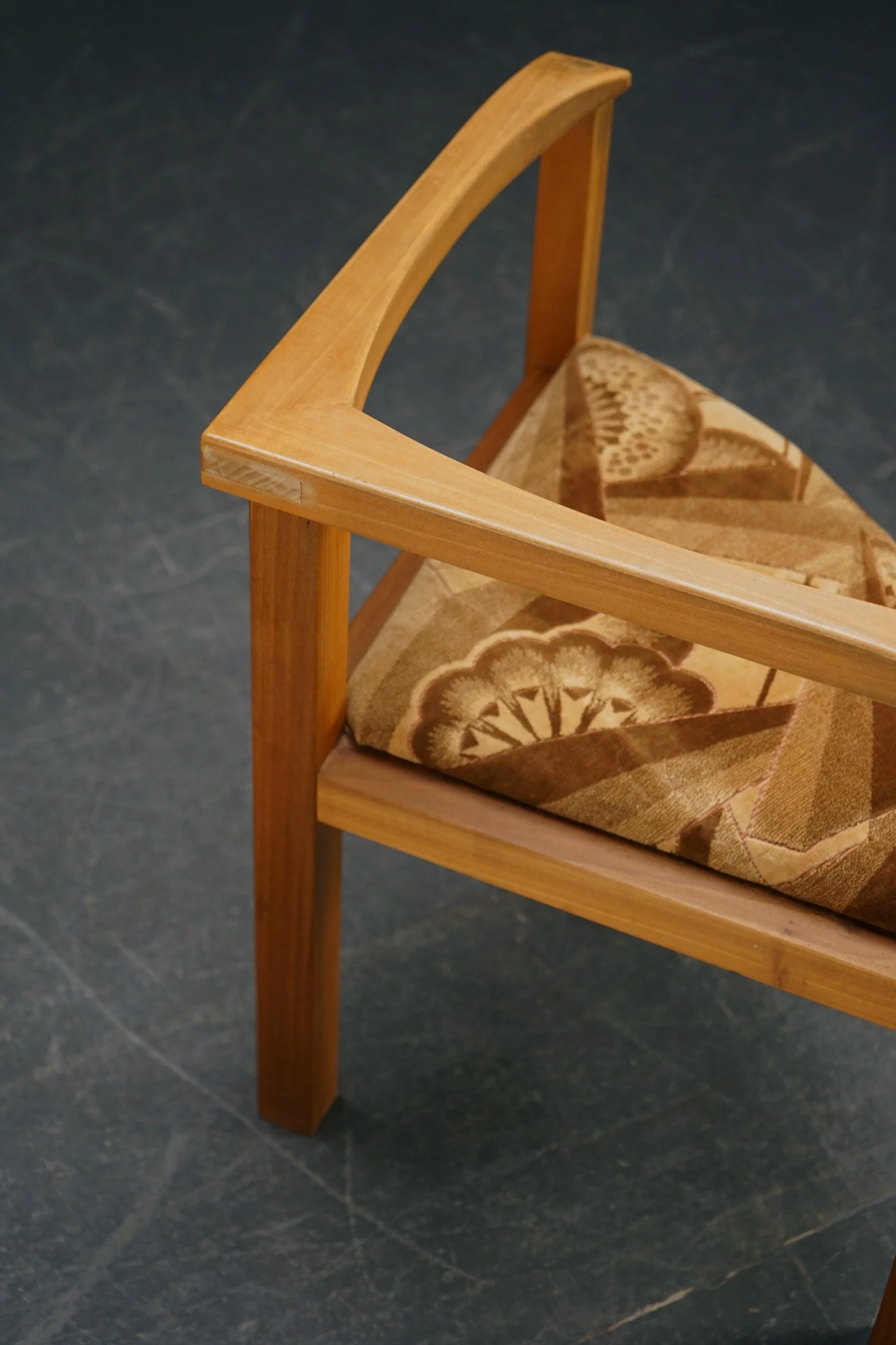 SE-1512024201831-1970s-Architectural-Armchair_09.jpg