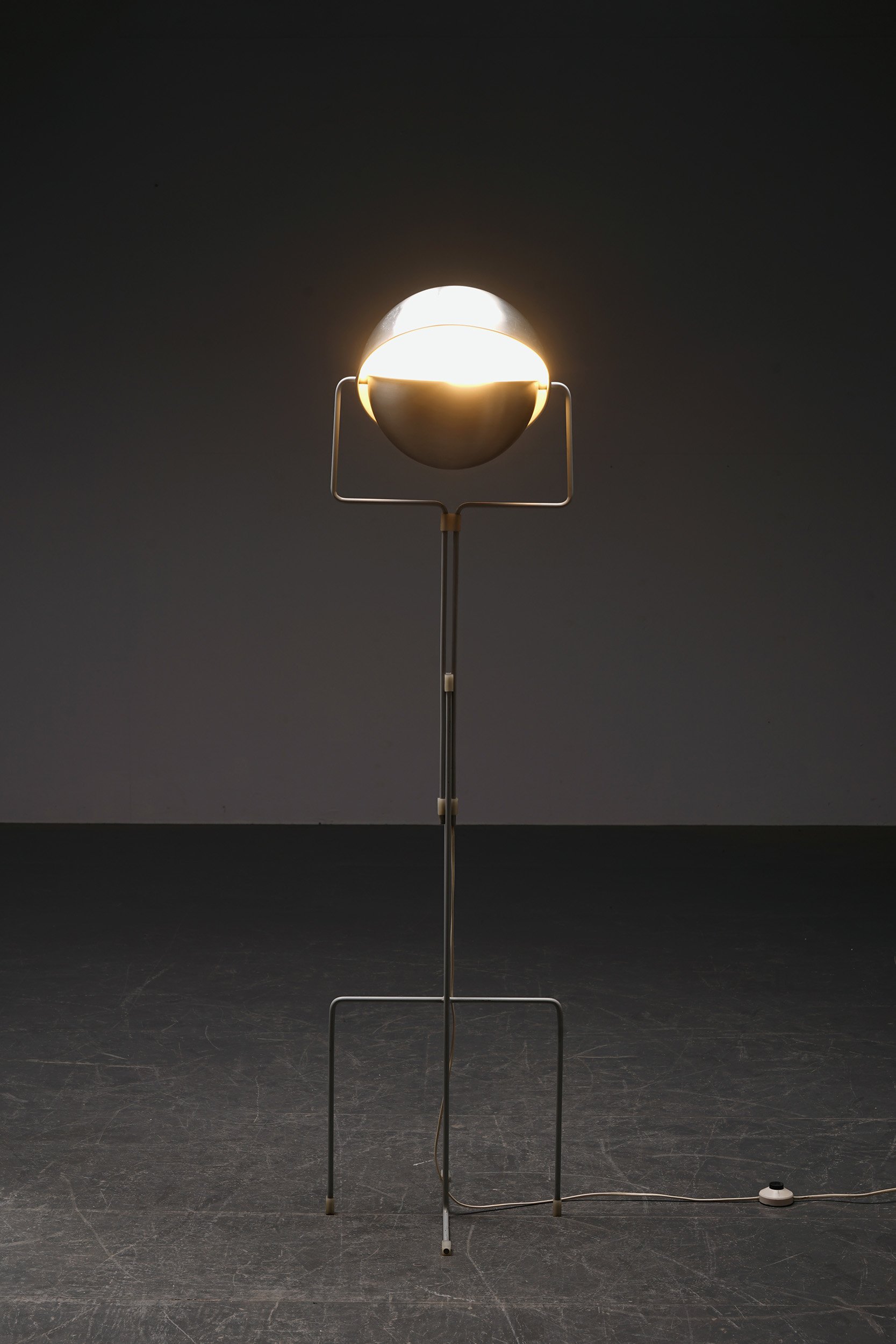 LI-732024154344-Modernist-'Eclipse'-Standing-Lamp-by-Architect-Evert-Jelle-Jelles_02.jpg
