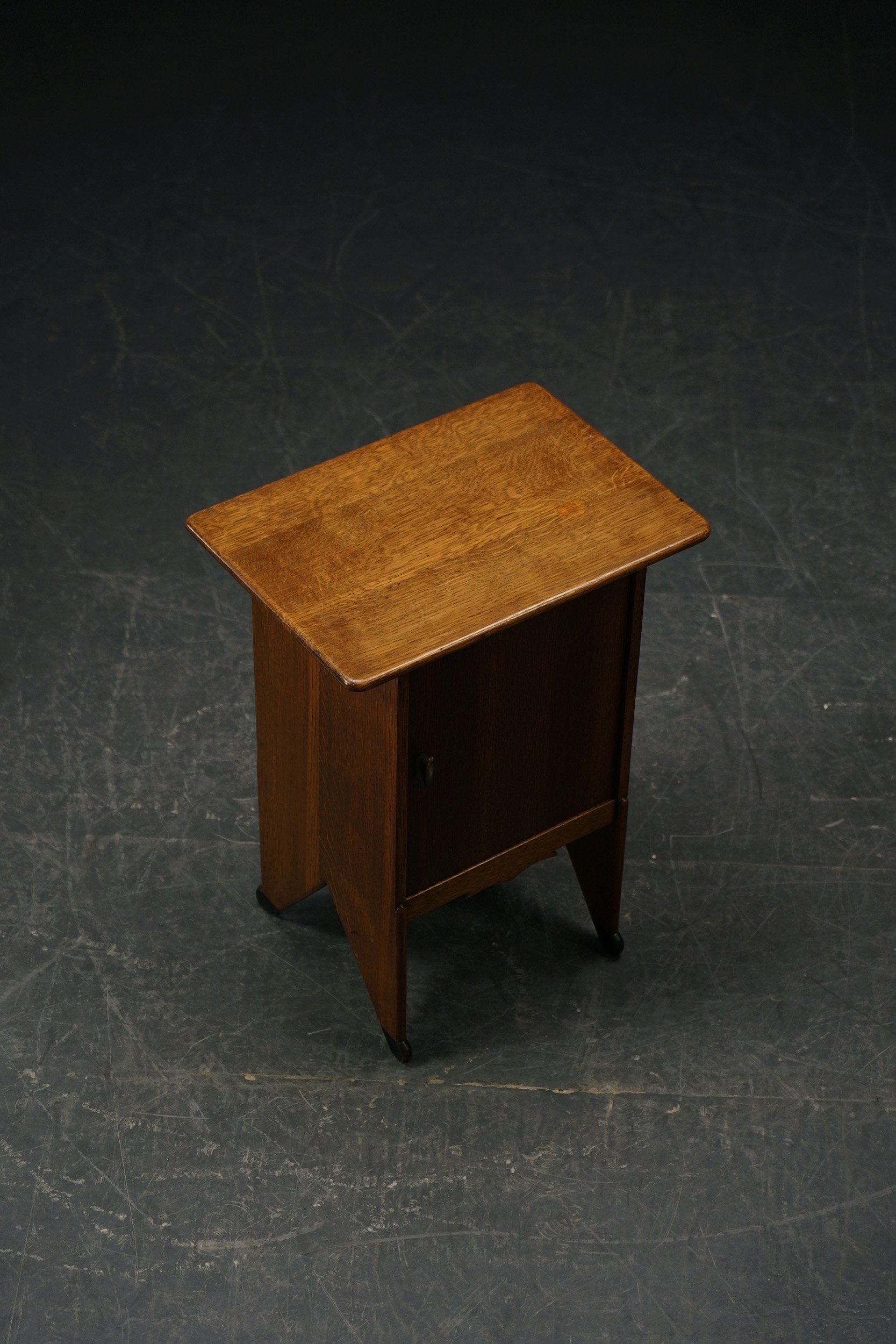 TA-1862025190425-Amsterdamse-School-Nightstands-by-Willem-Penaat_17.jpg