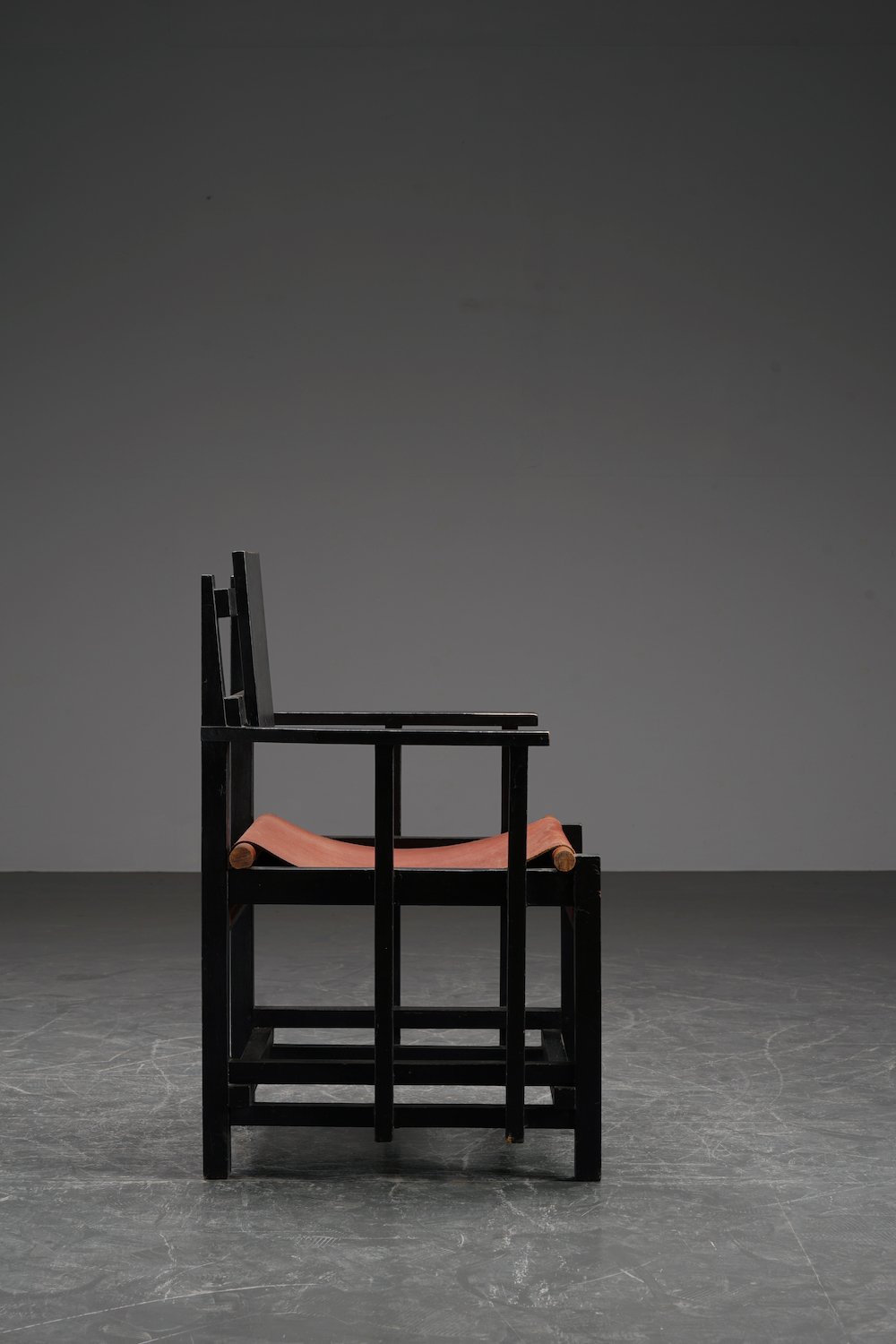 SE-1322023111946-1920s-Armchair-by-J.W.-Uiterwaal_04.JPG